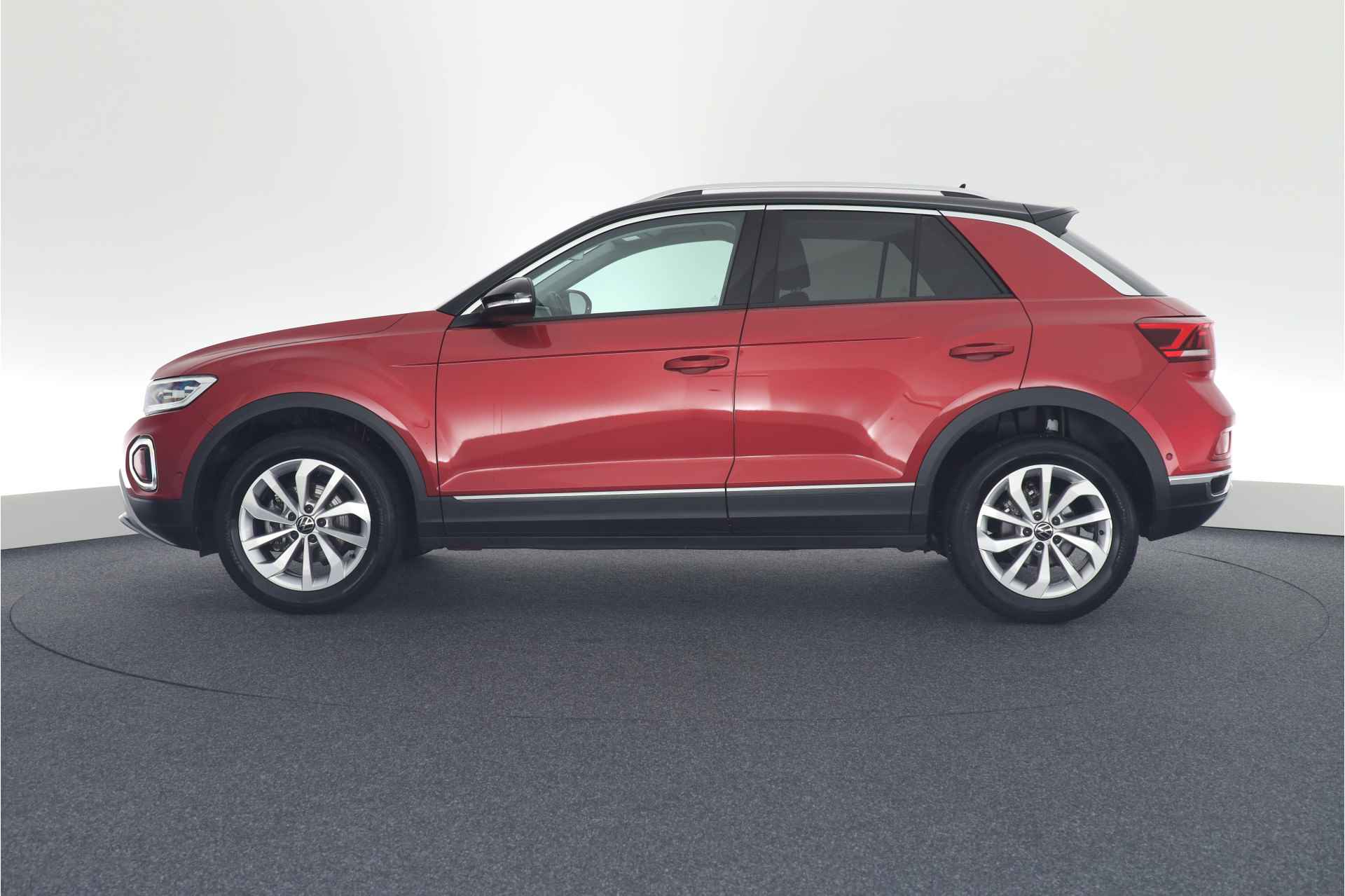 Volkswagen T-Roc 1.5 TSI 150pk DSG Style Keyless Camera IQ.Light Virtual Cockpit Navigatie - 2/47