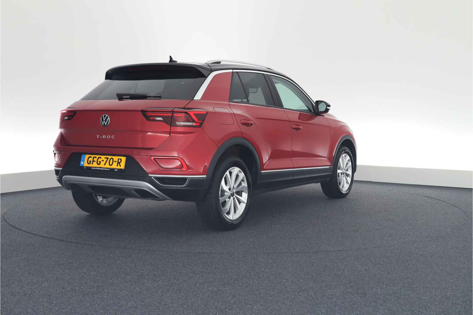 Volkswagen T-Roc 1.5 TSI 150pk DSG Style Keyless Camera IQ.Light Virtual Cockpit Navigatie - 4/47