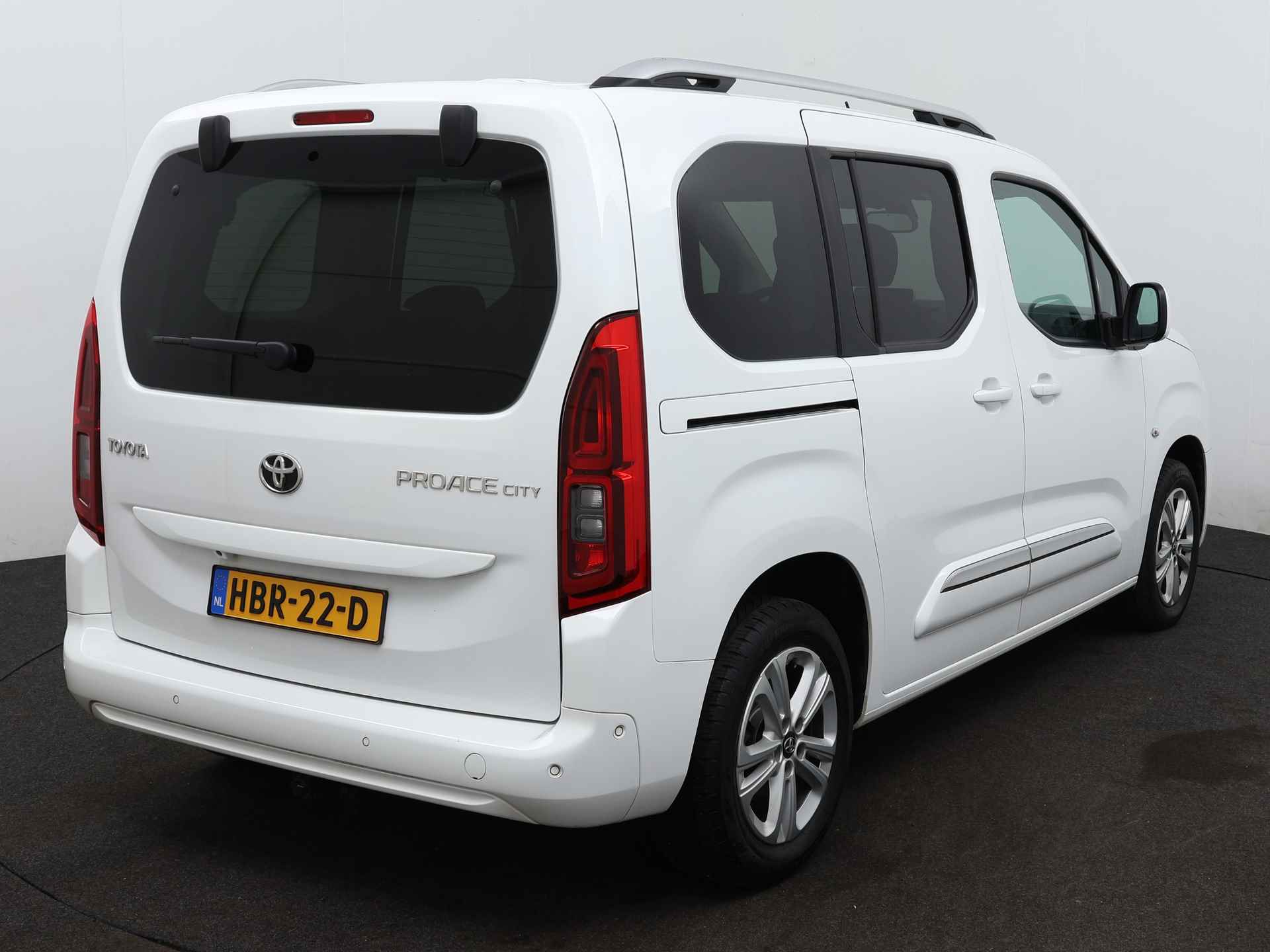 Toyota PROACE CITY Verso 1.2 Turbo Professional Limited | Navigatie | Camera | Trekhaak afneembaar | Parkeersensoren | Climate Control | - 17/45