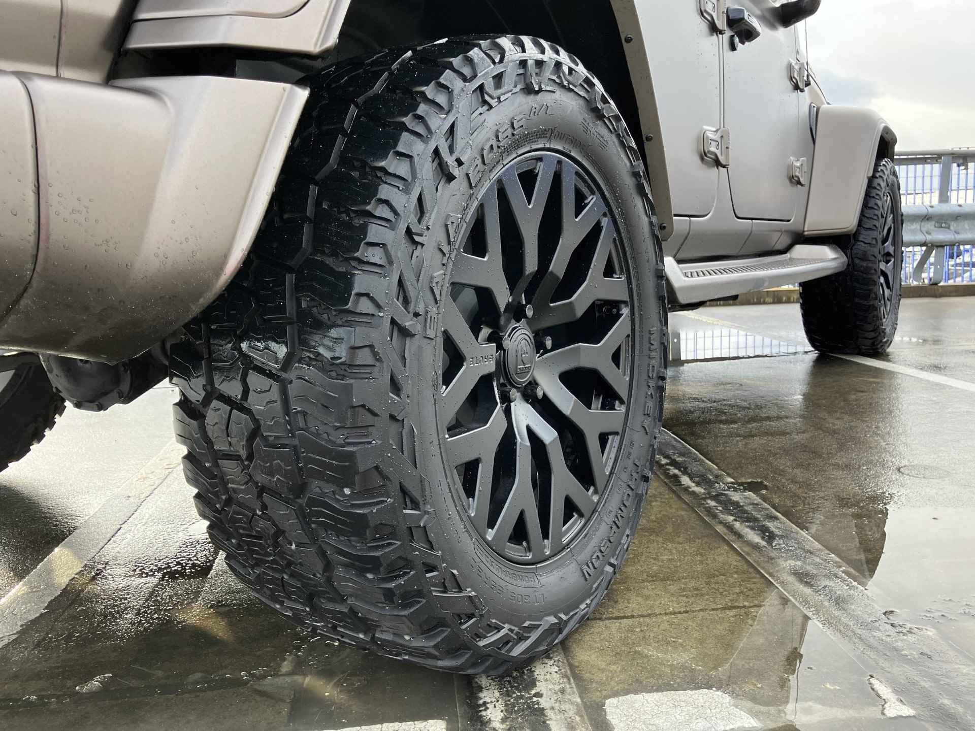 Jeep Wrangler BRUTE 4xe 380 Sahara / Trekhaak / 20" - 47/52