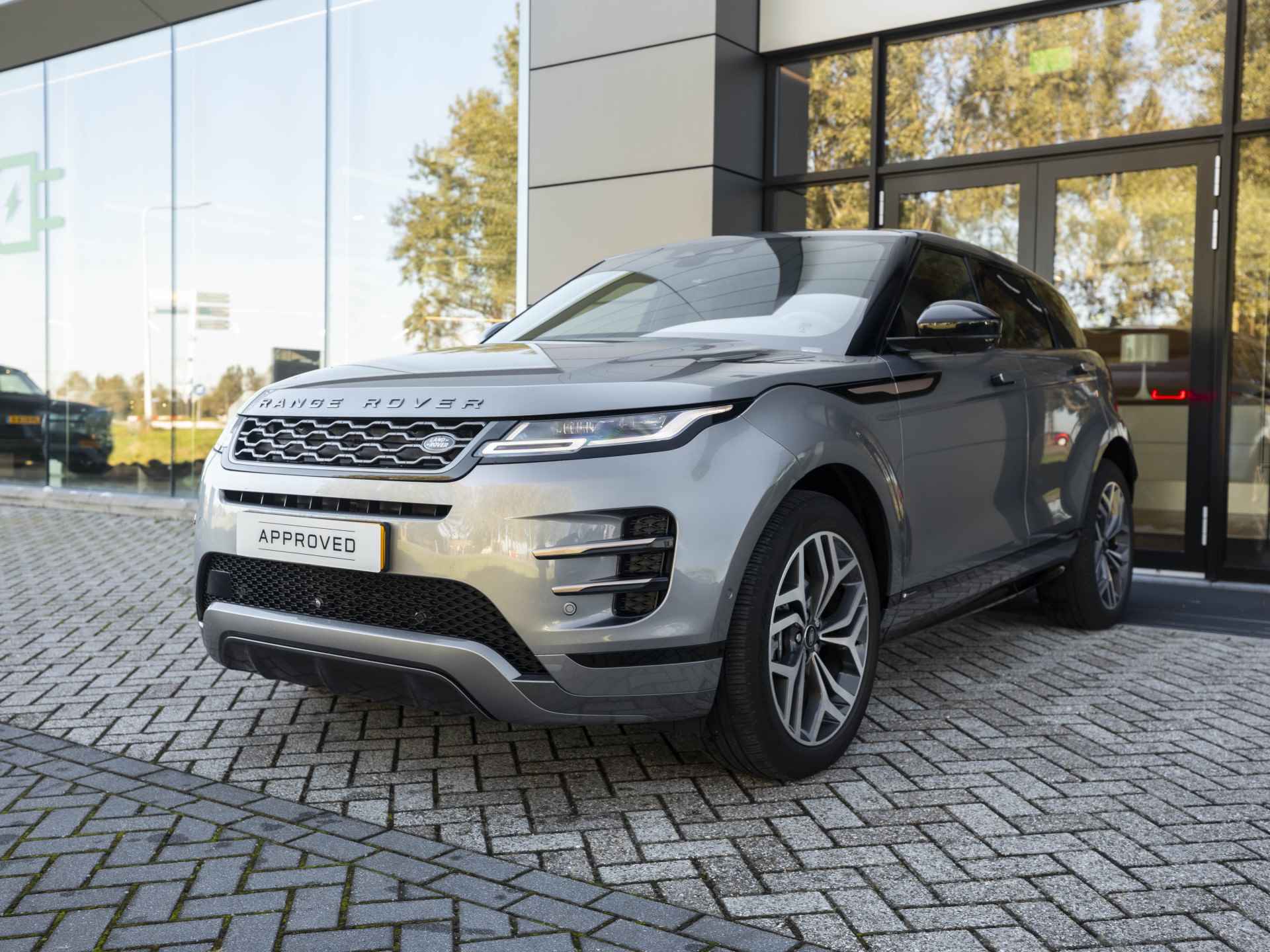 Land Rover Range Rover Evoque P300e AWD R-Dynamic SE | Elektrische trekhaak | Light Cloud | Adaptive Cruise | Ambianceverlichting - 6/61