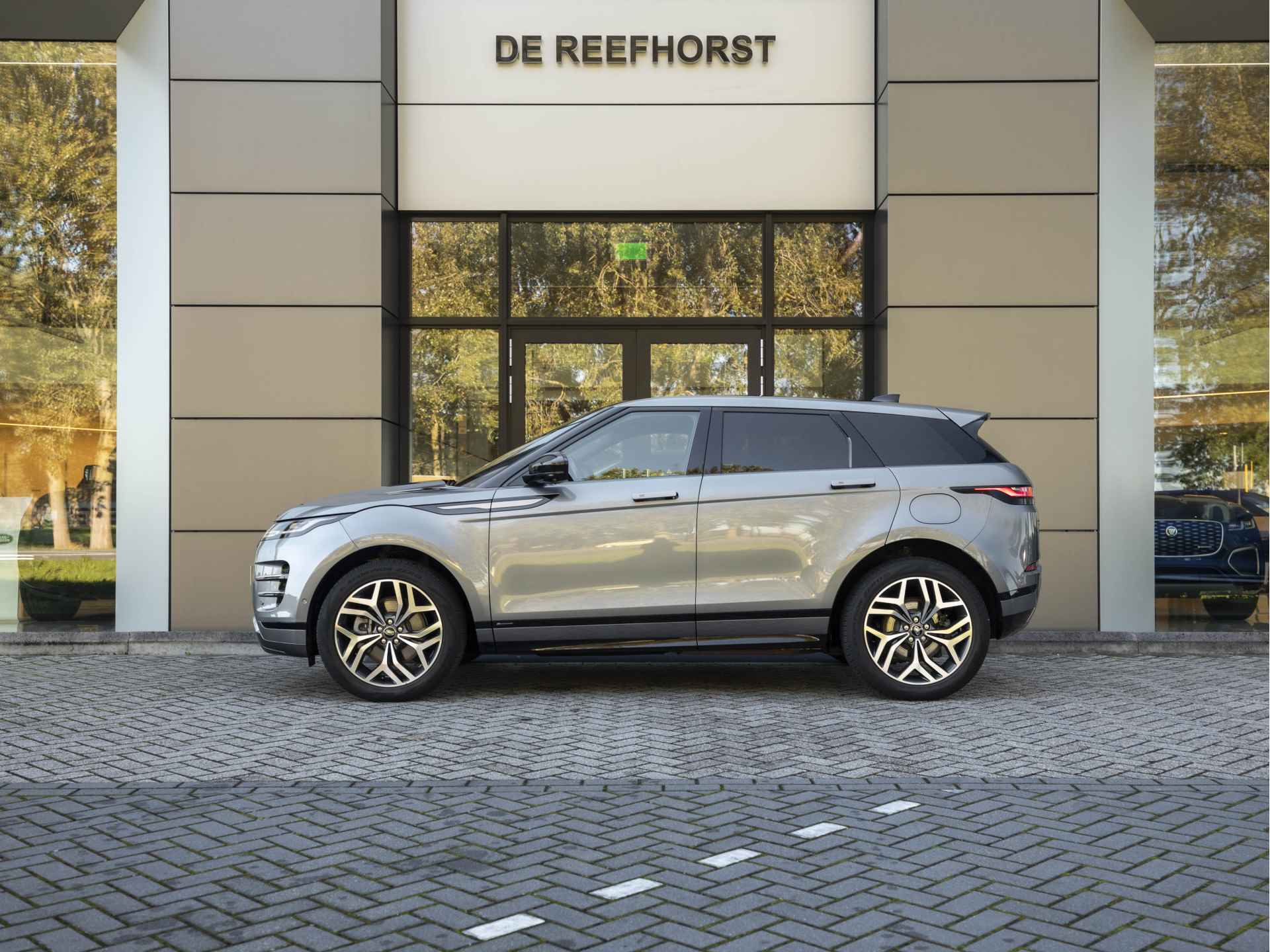 Land Rover Range Rover Evoque P300e AWD R-Dynamic SE | Elektrische trekhaak | Light Cloud | Adaptive Cruise | Ambianceverlichting - 10/61