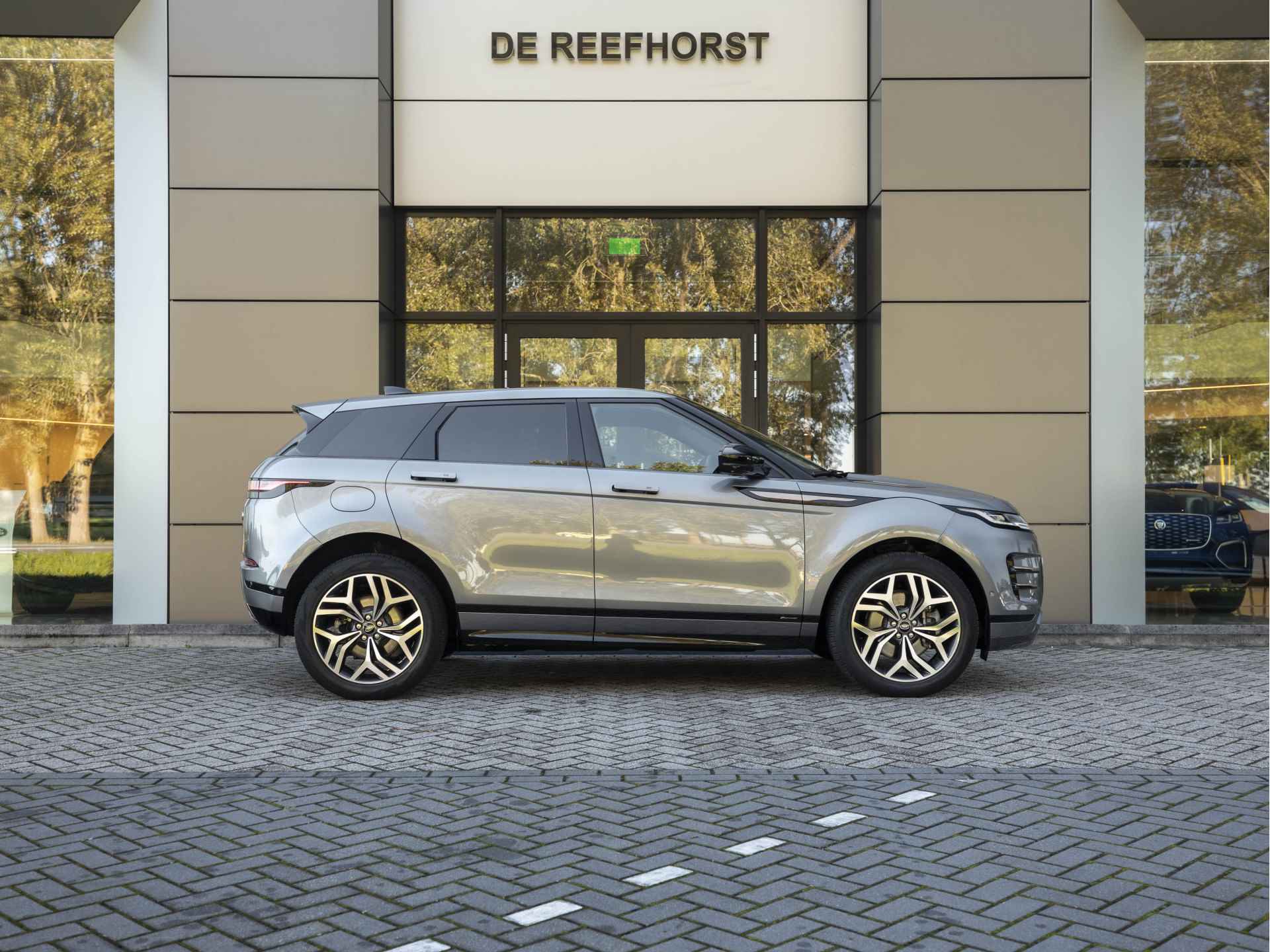 Land Rover Range Rover Evoque P300e AWD R-Dynamic SE | Elektrische trekhaak | Light Cloud | Adaptive Cruise | Ambianceverlichting - 15/61