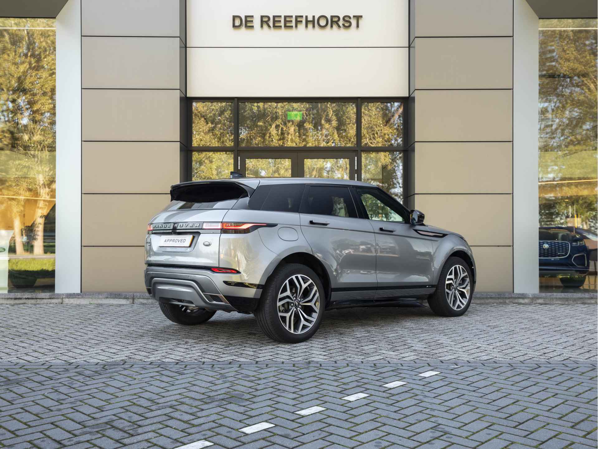 Land Rover Range Rover Evoque P300e AWD R-Dynamic SE | Elektrische trekhaak | Light Cloud | Adaptive Cruise | Ambianceverlichting - 16/61