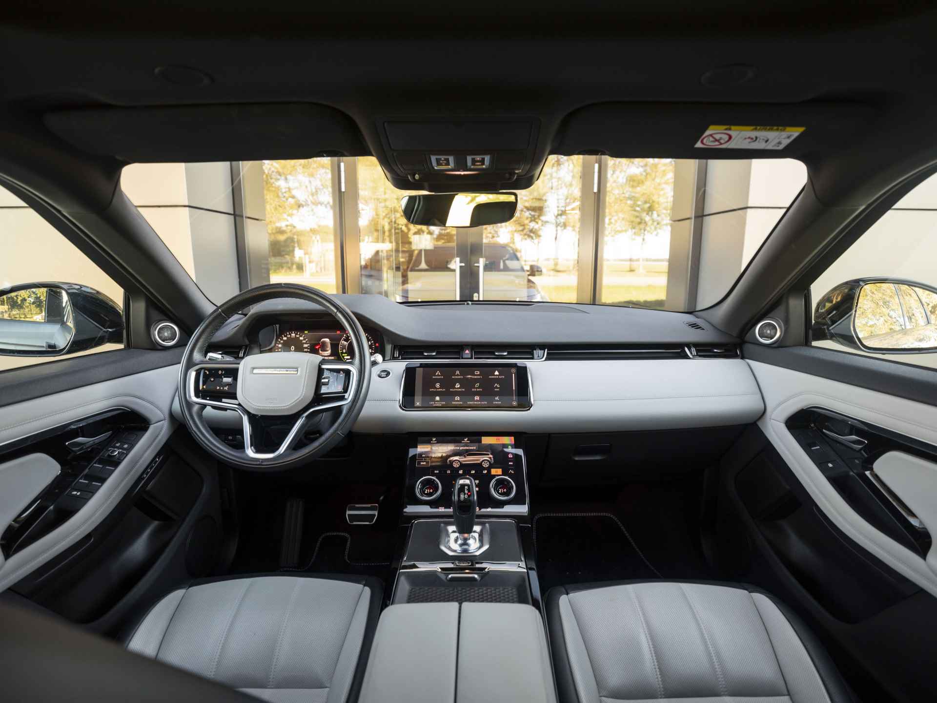 Land Rover Range Rover Evoque P300e AWD R-Dynamic SE | Elektrische trekhaak | Light Cloud | Adaptive Cruise | Ambianceverlichting - 47/61