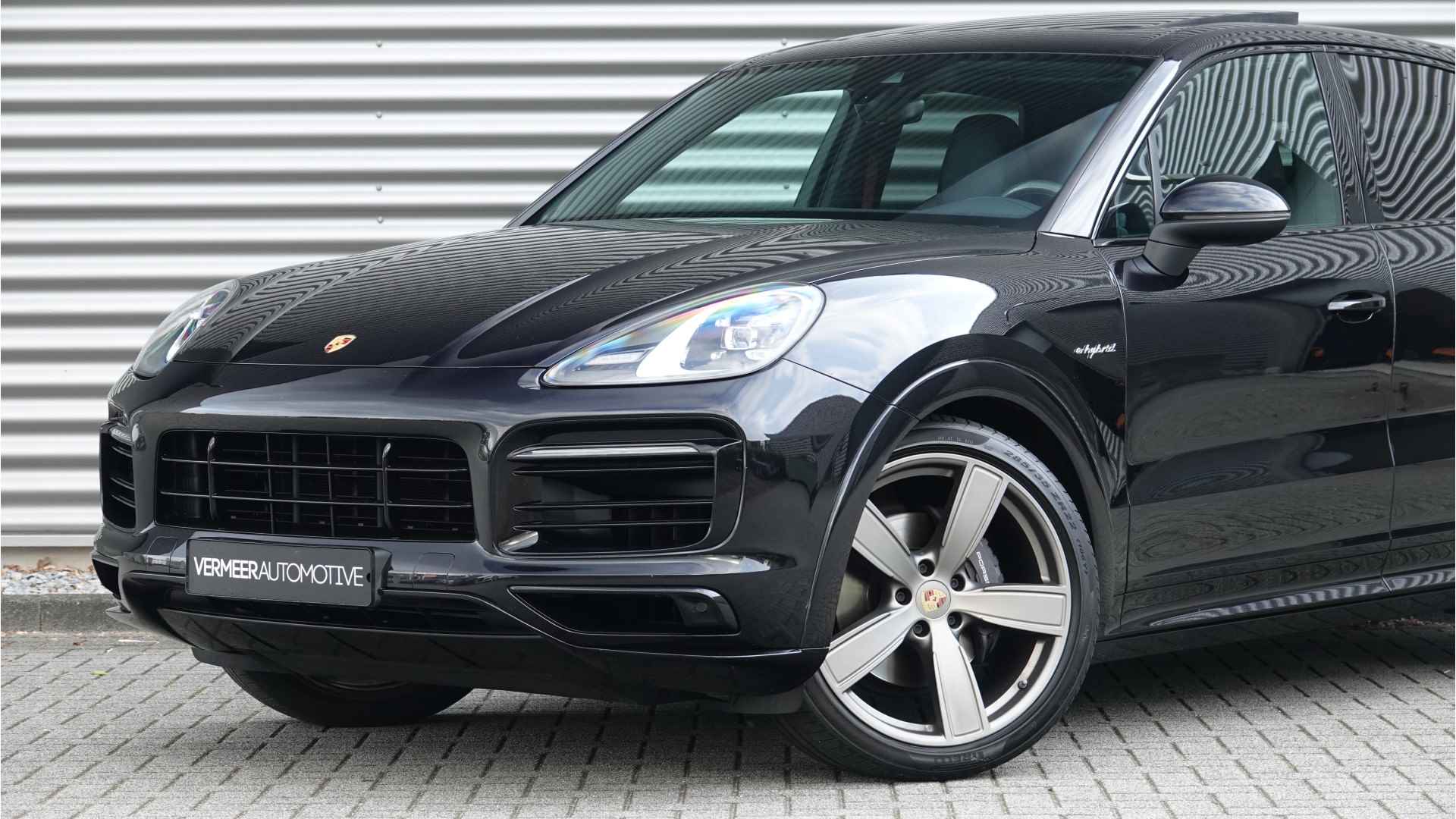 Porsche Cayenne 3.0 E-Hybrid | Sportuitlaat Zwart | Panoramadak | Soft Close | Sportdesign | Achterasbesturing | - 2/26