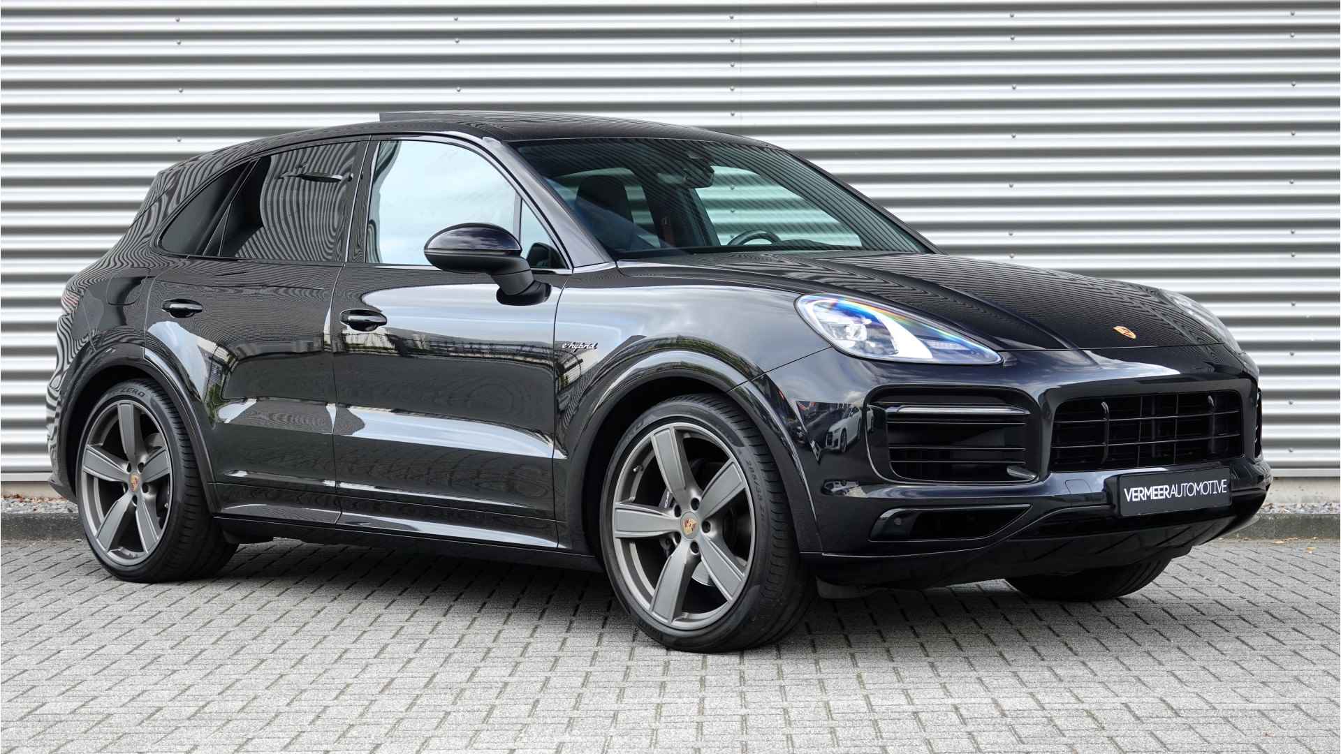 Porsche Cayenne 3.0 E-Hybrid | Sportuitlaat Zwart | Panoramadak | Soft Close | Sportdesign | Achterasbesturing | - 8/26