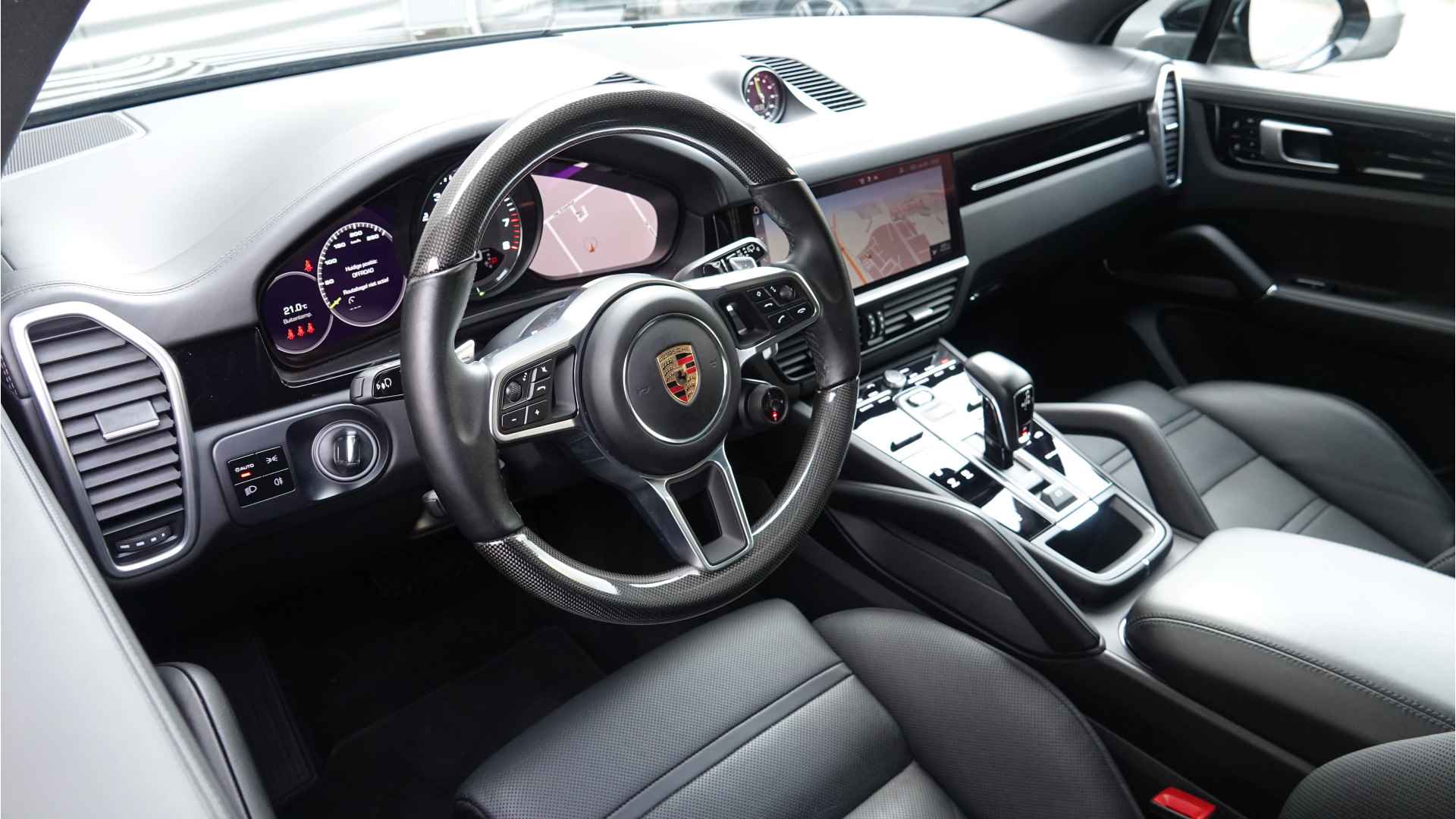 Porsche Cayenne 3.0 E-Hybrid | Sportuitlaat Zwart | Panoramadak | Soft Close | Sportdesign | Achterasbesturing | - 14/26