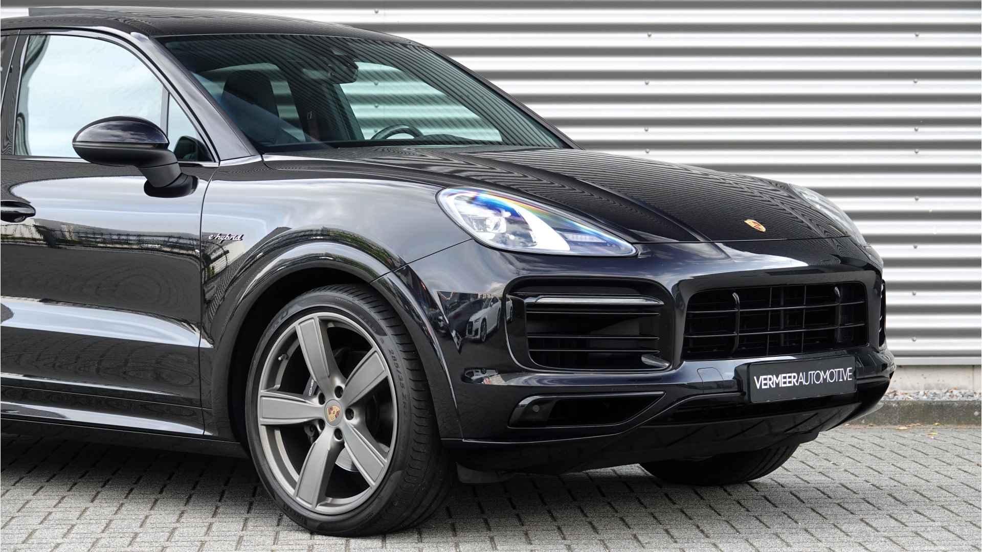 Porsche Cayenne 3.0 E-Hybrid | Sportuitlaat Zwart | Panoramadak | Soft Close | Sportdesign | Achterasbesturing | - 18/26