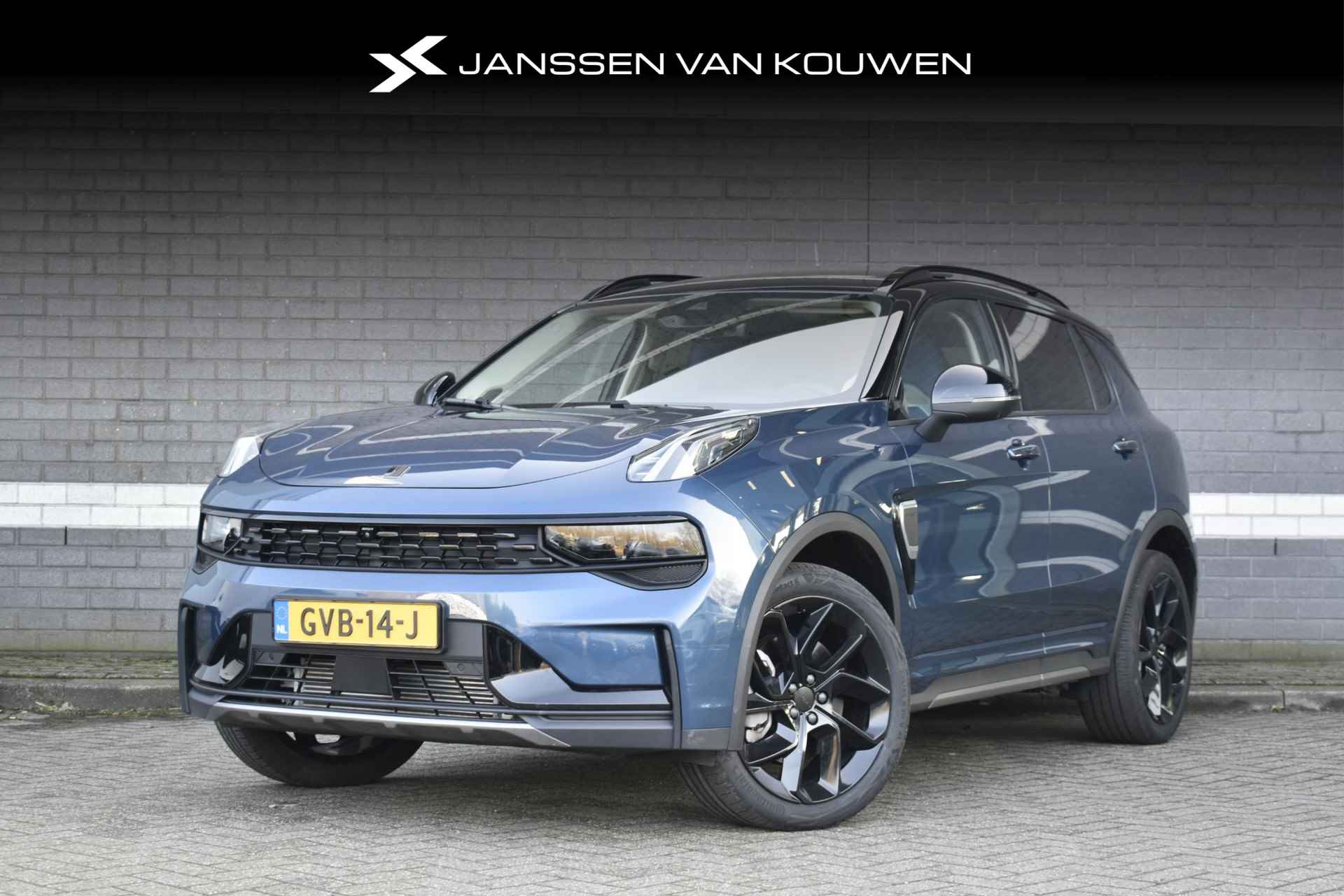 Lynk & Co 01 1.5 / PHEV / Panoramadak / Stoelverwarming / 360-Camera / 1200 KM / Black Pack