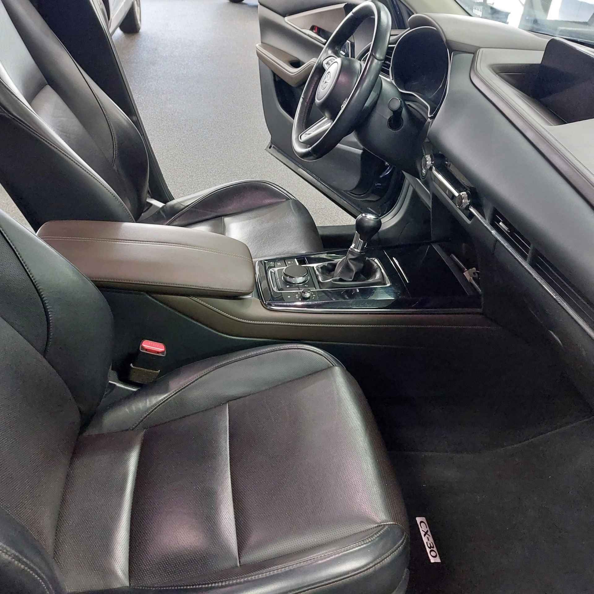 Mazda CX-30 2.0 e-SkyActiv-G M Hybrid Comfort-CAMERA-ELEC ACHTERKLEP-LEER - 27/46