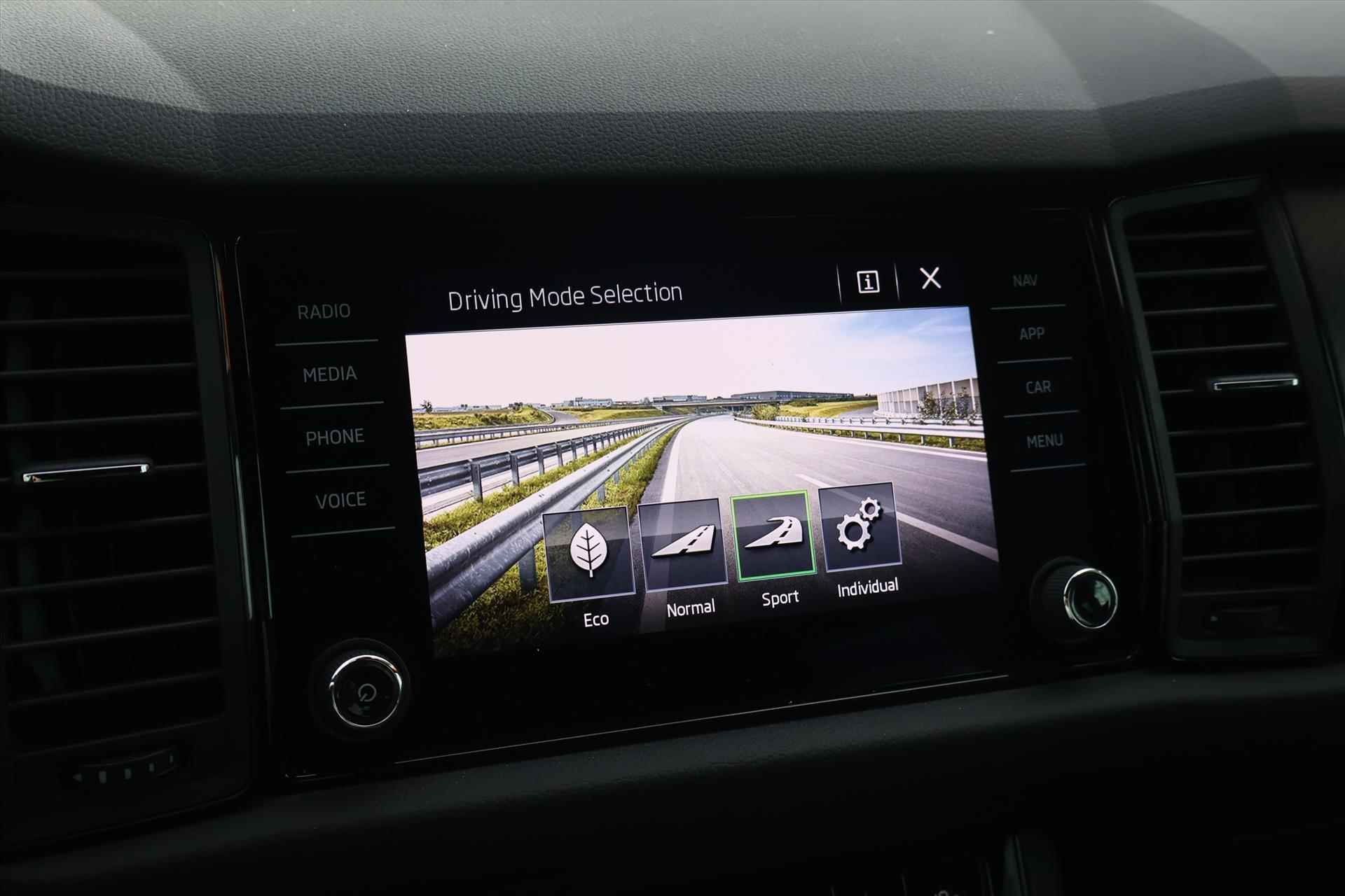 Skoda Kodiaq 1.5 TSI SportLine ACT 150pk DSG | LED | Camera | Canton | Memory | Carplay - 29/49