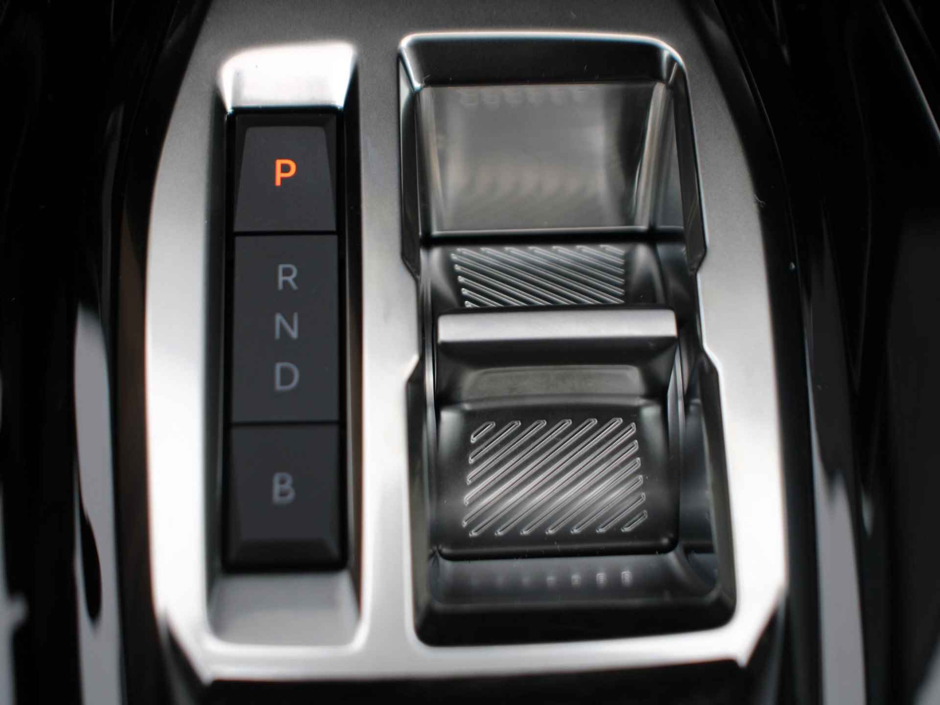 Peugeot e-208 EV Allure Pack 136pk Automaat | Voorraad Private Lease Vanaf €476/maand 60mnd/10.000km. - 35/43