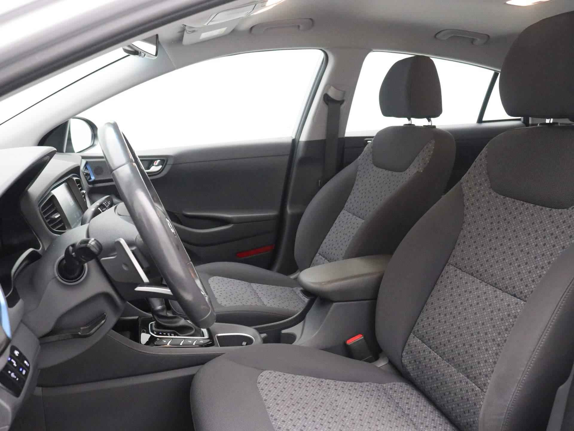 Hyundai IONIQ 1.6 GDi PHEV Comfort - Plus Automaat / Plugin Hybride / Navigatie / Android Auto/Apple Carplay / Cruise Control Adaptief / Climate Control / Draadloze Telefoonlader / Krell Audiosysteem / Stoelverwarming / Stuurverwarming / DAB - 6/79