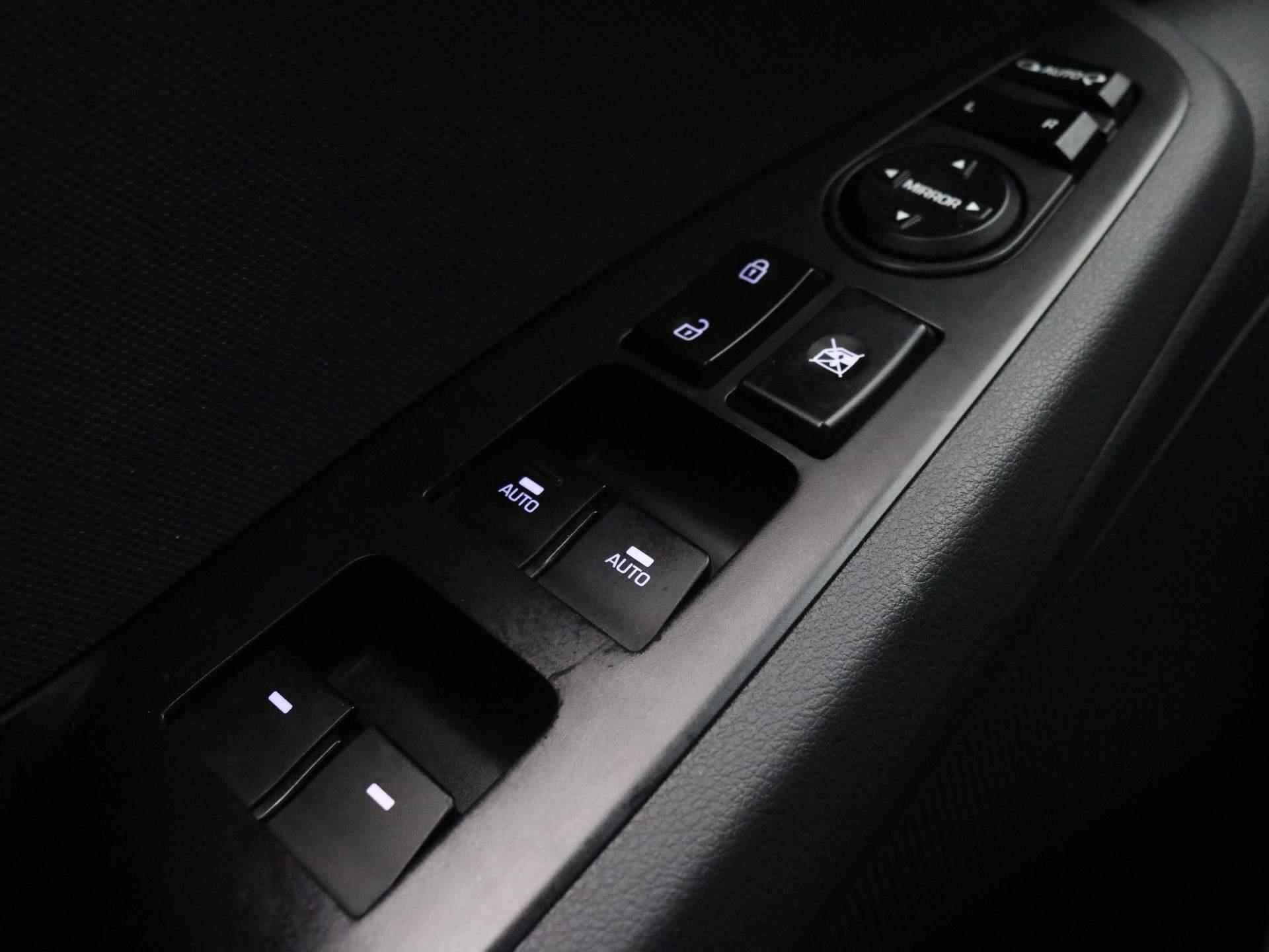 Hyundai IONIQ 1.6 GDi PHEV Comfort - Plus Automaat / Plugin Hybride / Navigatie / Android Auto/Apple Carplay / Cruise Control Adaptief / Climate Control / Draadloze Telefoonlader / Krell Audiosysteem / Stoelverwarming / Stuurverwarming / DAB - 10/79