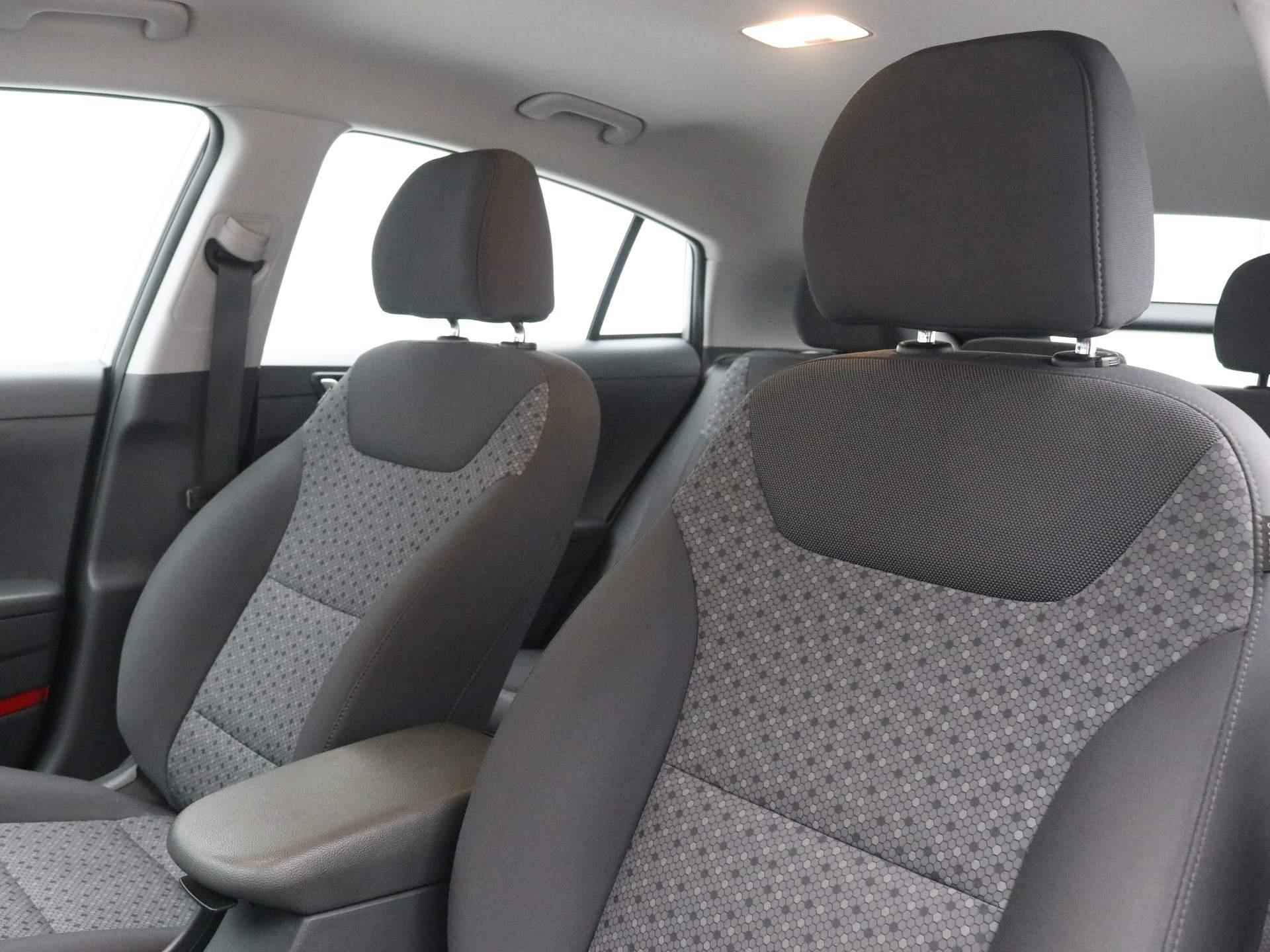 Hyundai IONIQ 1.6 GDi PHEV Comfort - Plus Automaat / Plugin Hybride / Navigatie / Android Auto/Apple Carplay / Cruise Control Adaptief / Climate Control / Draadloze Telefoonlader / Krell Audiosysteem / Stoelverwarming / Stuurverwarming / DAB - 18/79
