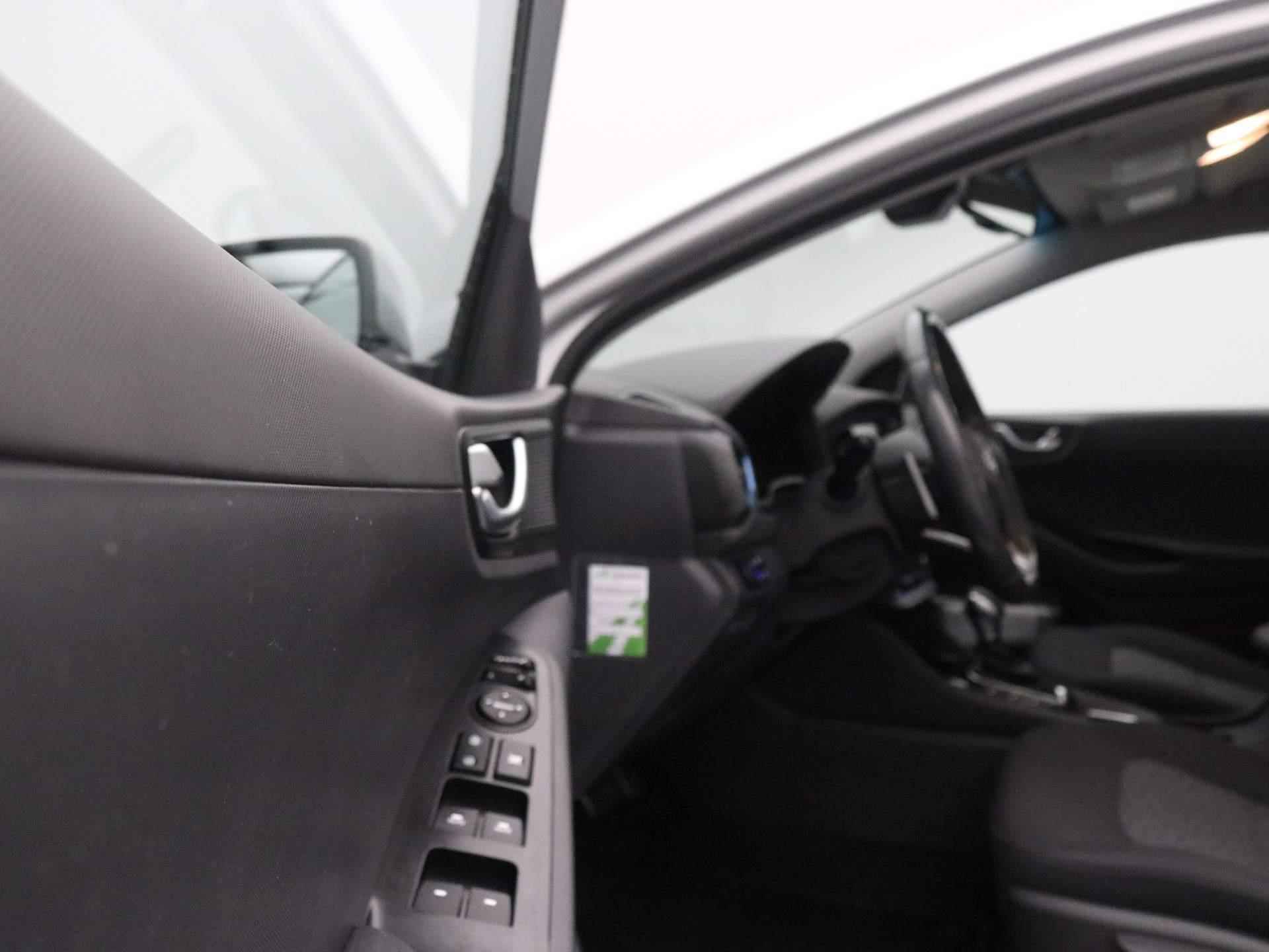 Hyundai IONIQ 1.6 GDi PHEV Comfort - Plus Automaat / Plugin Hybride / Navigatie / Android Auto/Apple Carplay / Cruise Control Adaptief / Climate Control / Draadloze Telefoonlader / Krell Audiosysteem / Stoelverwarming / Stuurverwarming / DAB - 39/79