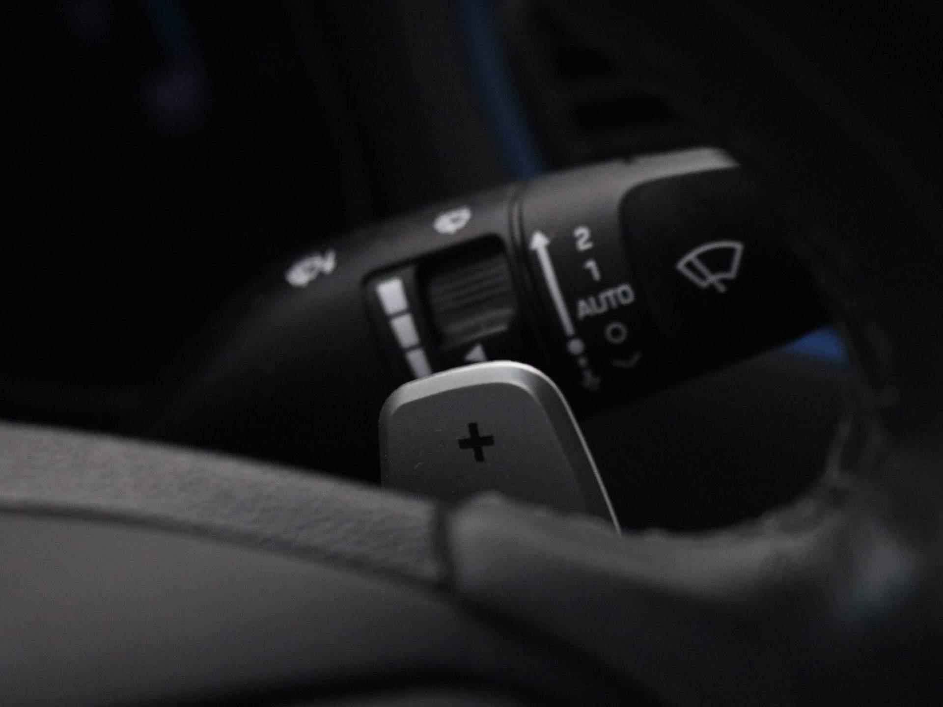 Hyundai IONIQ 1.6 GDi PHEV Comfort - Plus Automaat / Plugin Hybride / Navigatie / Android Auto/Apple Carplay / Cruise Control Adaptief / Climate Control / Draadloze Telefoonlader / Krell Audiosysteem / Stoelverwarming / Stuurverwarming / DAB - 48/79