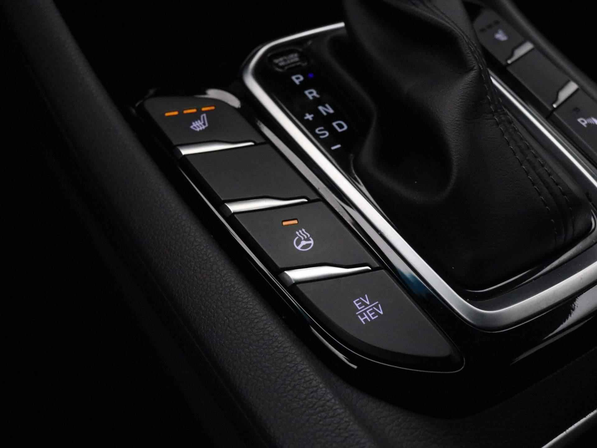 Hyundai IONIQ 1.6 GDi PHEV Comfort - Plus Automaat / Plugin Hybride / Navigatie / Android Auto/Apple Carplay / Cruise Control Adaptief / Climate Control / Draadloze Telefoonlader / Krell Audiosysteem / Stoelverwarming / Stuurverwarming / DAB - 50/79