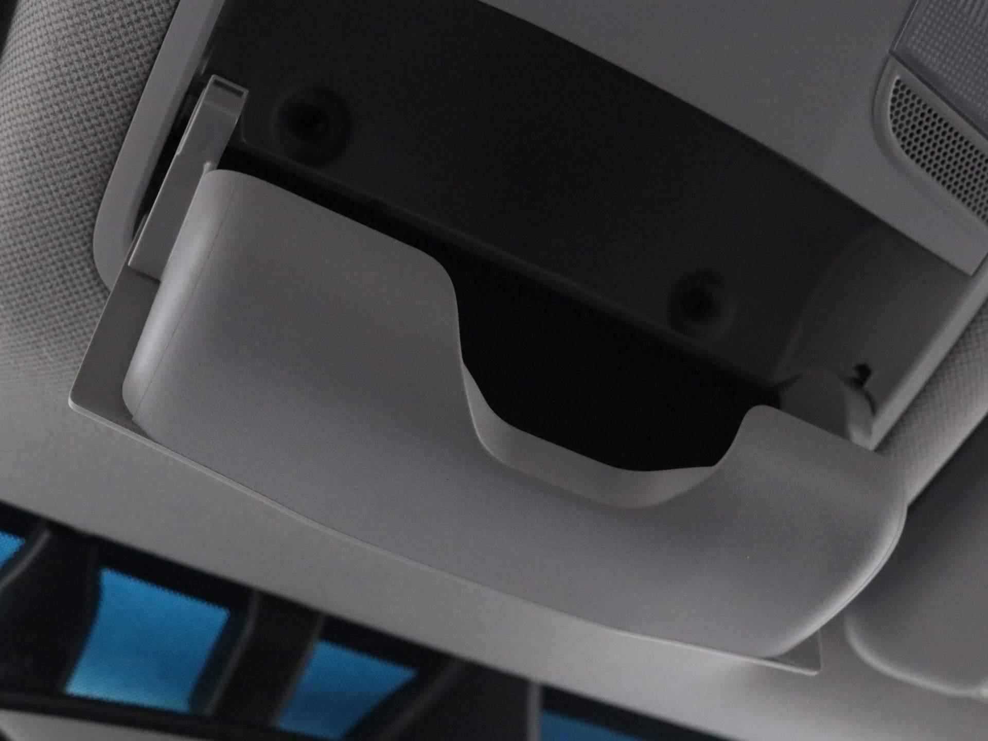 Hyundai IONIQ 1.6 GDi PHEV Comfort - Plus Automaat / Plugin Hybride / Navigatie / Android Auto/Apple Carplay / Cruise Control Adaptief / Climate Control / Draadloze Telefoonlader / Krell Audiosysteem / Stoelverwarming / Stuurverwarming / DAB - 60/79