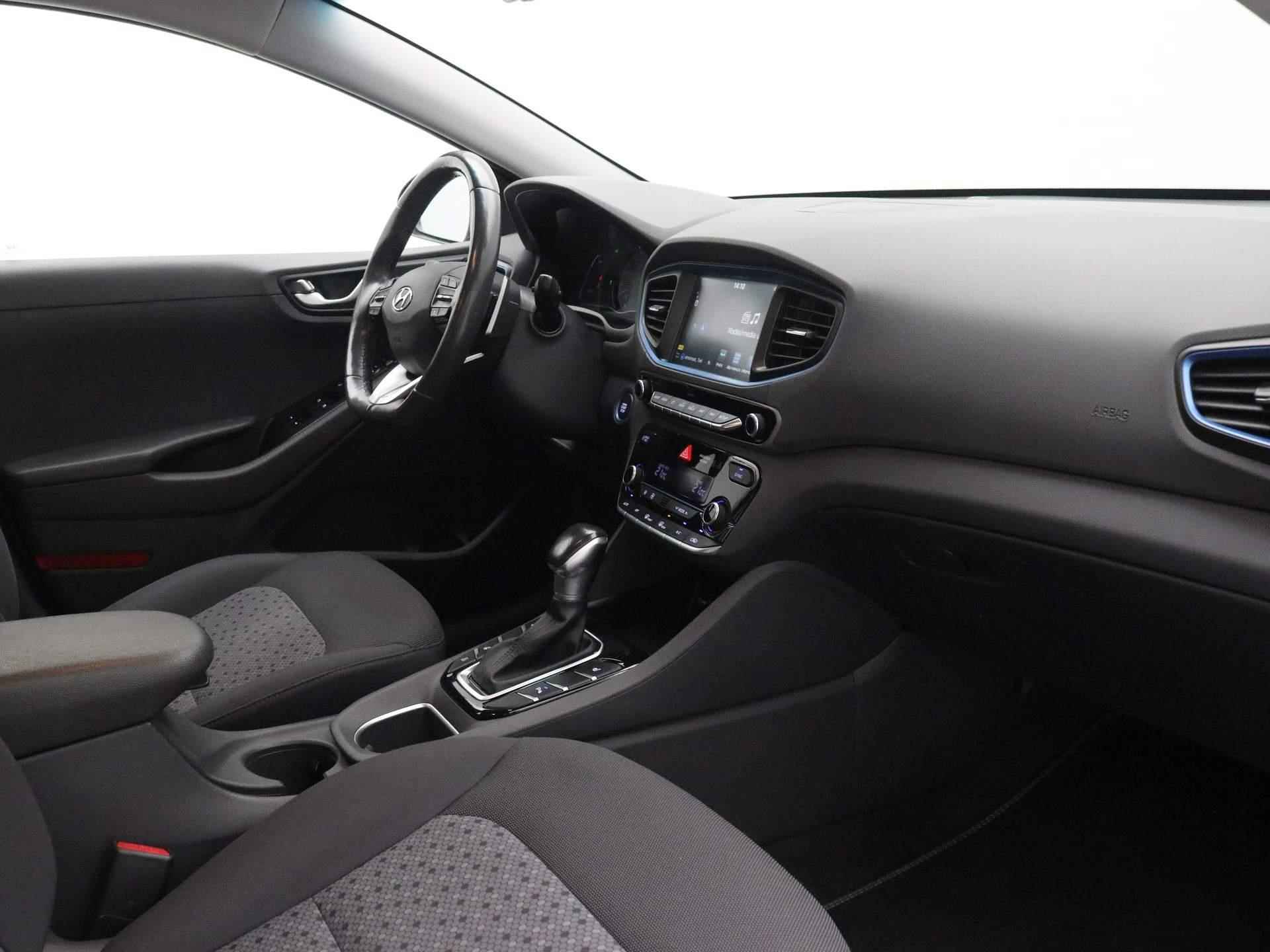 Hyundai IONIQ 1.6 GDi PHEV Comfort - Plus Automaat / Plugin Hybride / Navigatie / Android Auto/Apple Carplay / Cruise Control Adaptief / Climate Control / Draadloze Telefoonlader / Krell Audiosysteem / Stoelverwarming / Stuurverwarming / DAB - 73/79