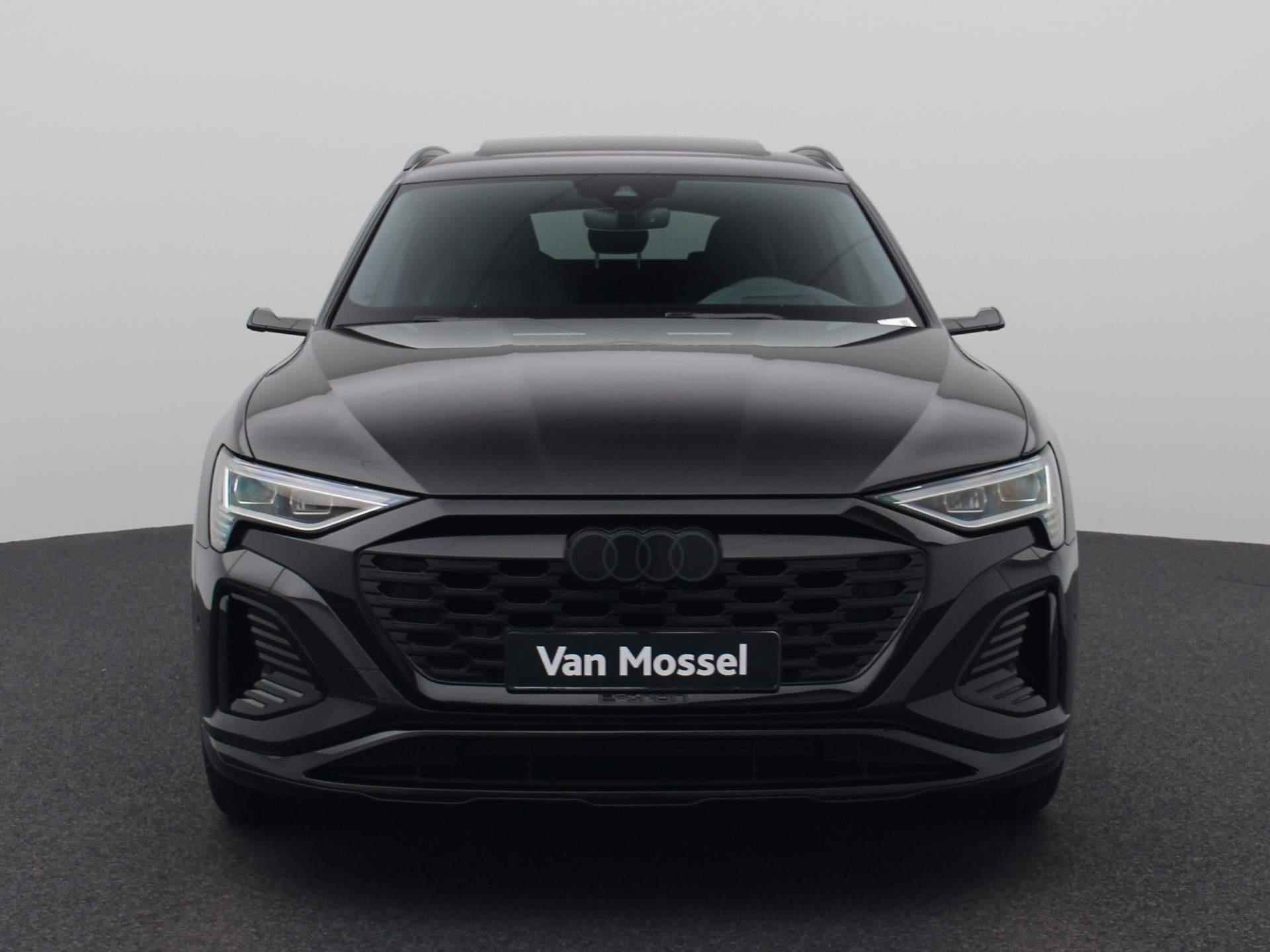 Audi Q8 e-tron 50 quattro S Edition 95 kWh 340 PK | Automaat | Navigatie Plus | Camera | 4-Zone Climate Control | Panoramadak | Head-up display | Privacy glass | Stoelverwarming | Audi virtual mirrors | Trekhaak | Adaptive Cruise control | Parkeersensoren | LED Matrix | Fabrieksgarantie tot 2028 | - 3/56