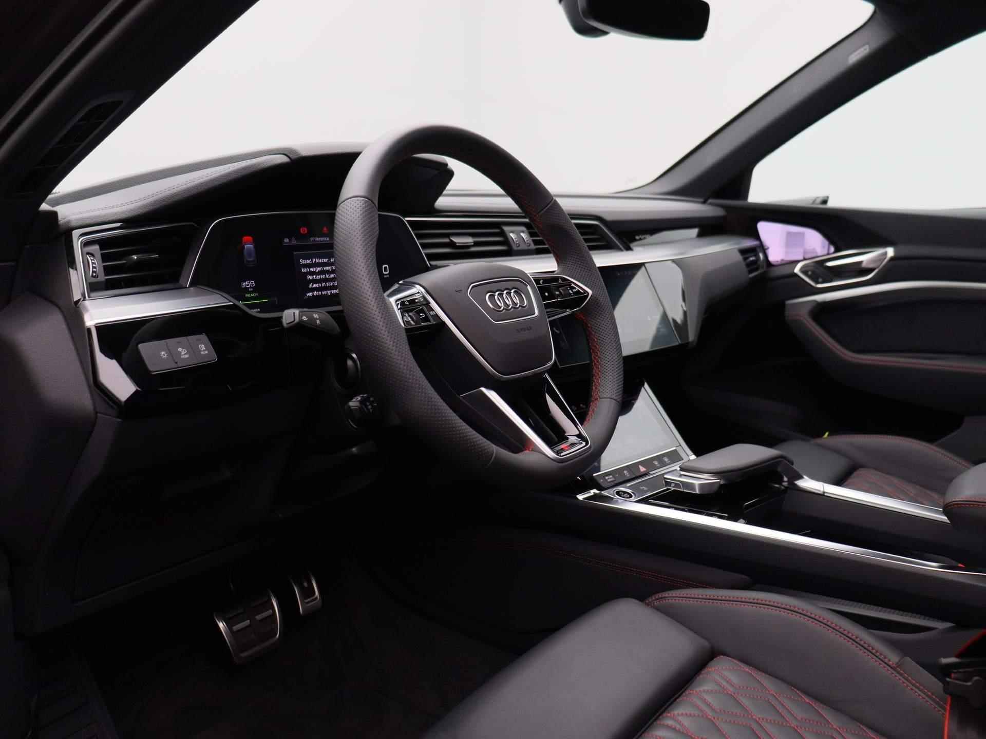 Audi Q8 e-tron 50 quattro S Edition 95 kWh 340 PK | Automaat | Navigatie Plus | Camera | 4-Zone Climate Control | Panoramadak | Head-up display | Privacy glass | Stoelverwarming | Audi virtual mirrors | Trekhaak | Adaptive Cruise control | Parkeersensoren | LED Matrix | Fabrieksgarantie tot 2028 | - 44/56