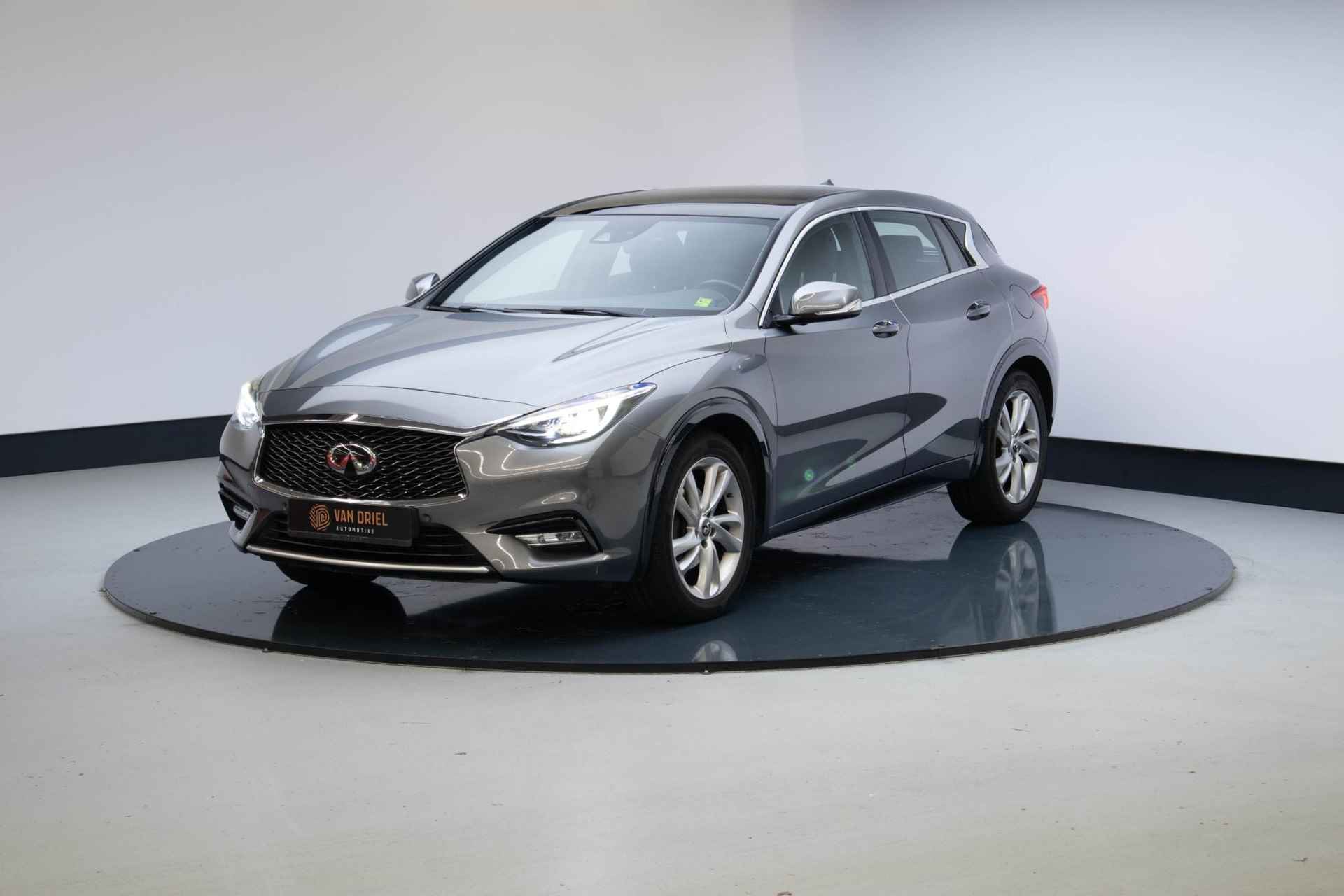 Infiniti Q30 1.6t Premium Tech | Panorama | Leer  | Camera | - 12/22