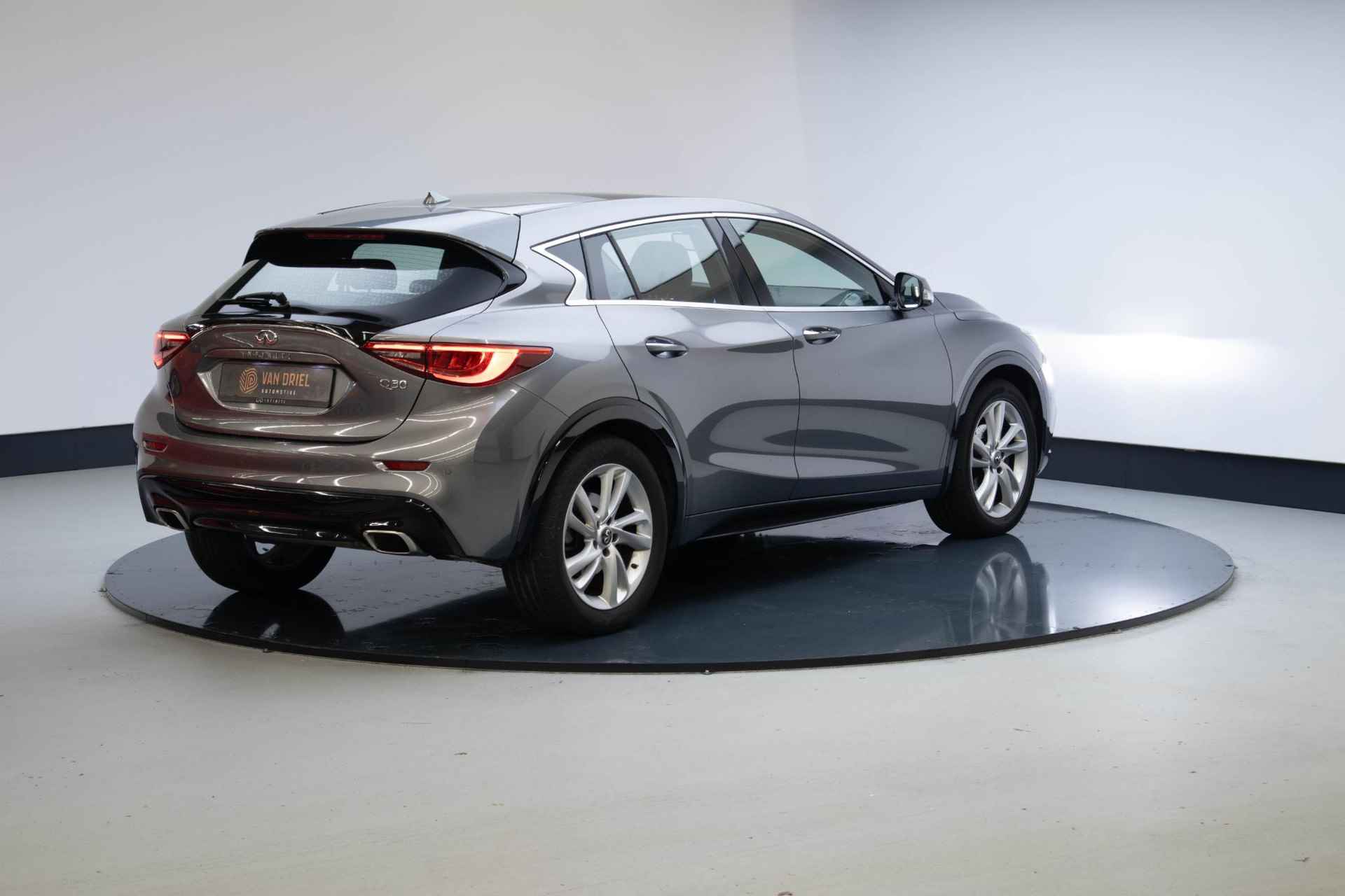 Infiniti Q30 1.6t Premium Tech | Panorama | Leer  | Camera | - 13/22