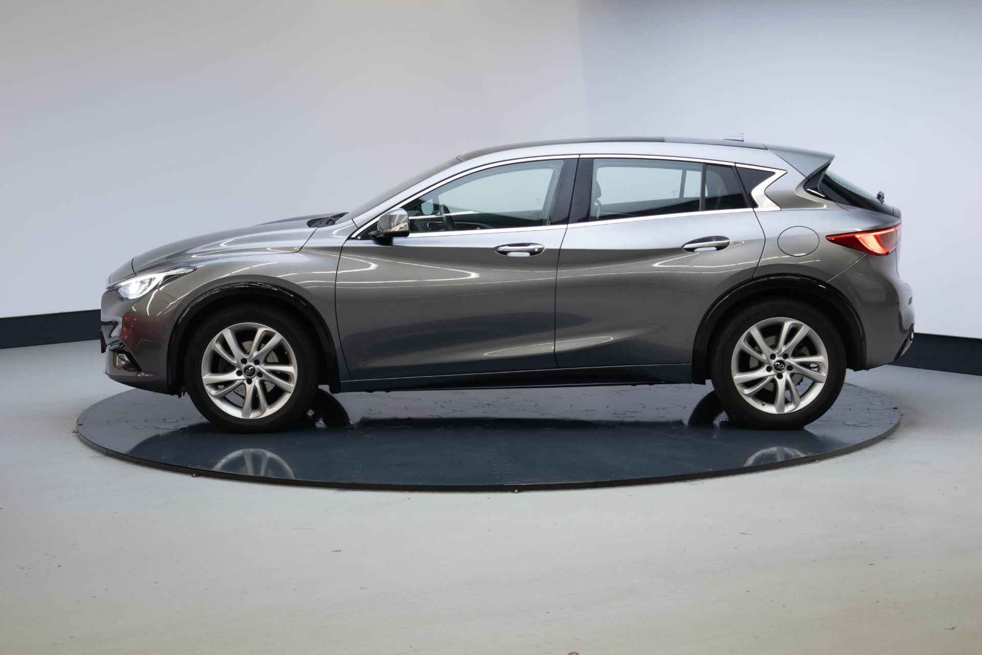 Infiniti Q30 1.6t Premium Tech | Panorama | Leer  | Camera | - 16/22