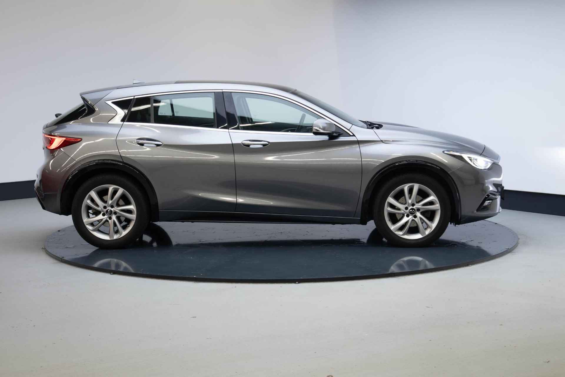 Infiniti Q30 1.6t Premium Tech | Panorama | Leer  | Camera | - 17/22