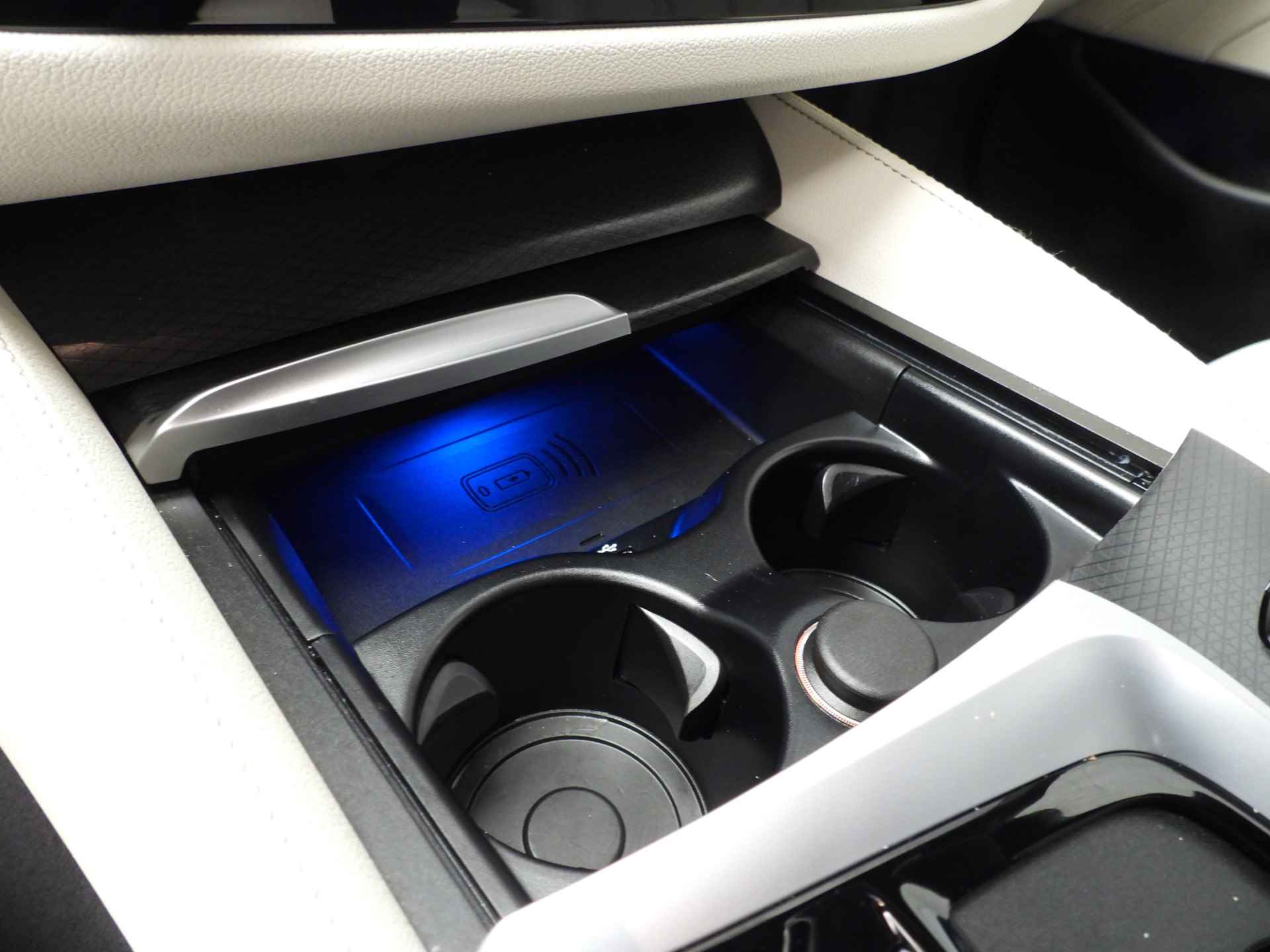 BMW 5 Serie Sedan 530e M-Sportpakket / Laserlicht / Leder / HUD / Keyles go / Stoelverwarming / DAB / Hifi speakers / Alu 18 inch - 35/43