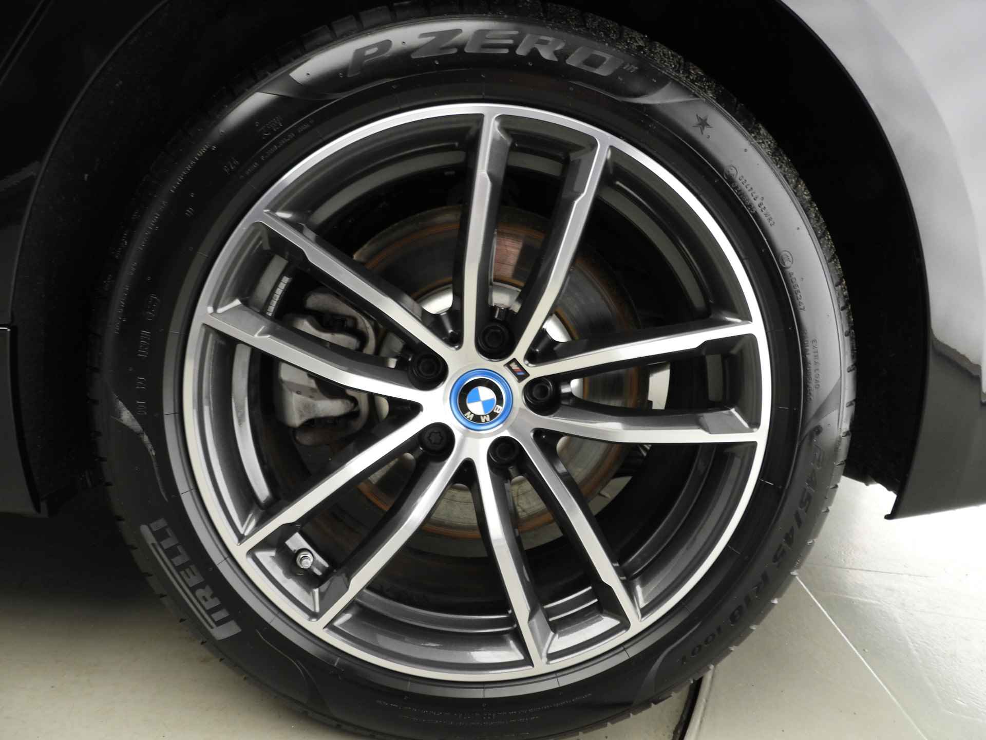 BMW 5 Serie Sedan 530e M-Sportpakket / Laserlicht / Leder / HUD / Keyles go / Stoelverwarming / DAB / Hifi speakers / Alu 18 inch - 43/43