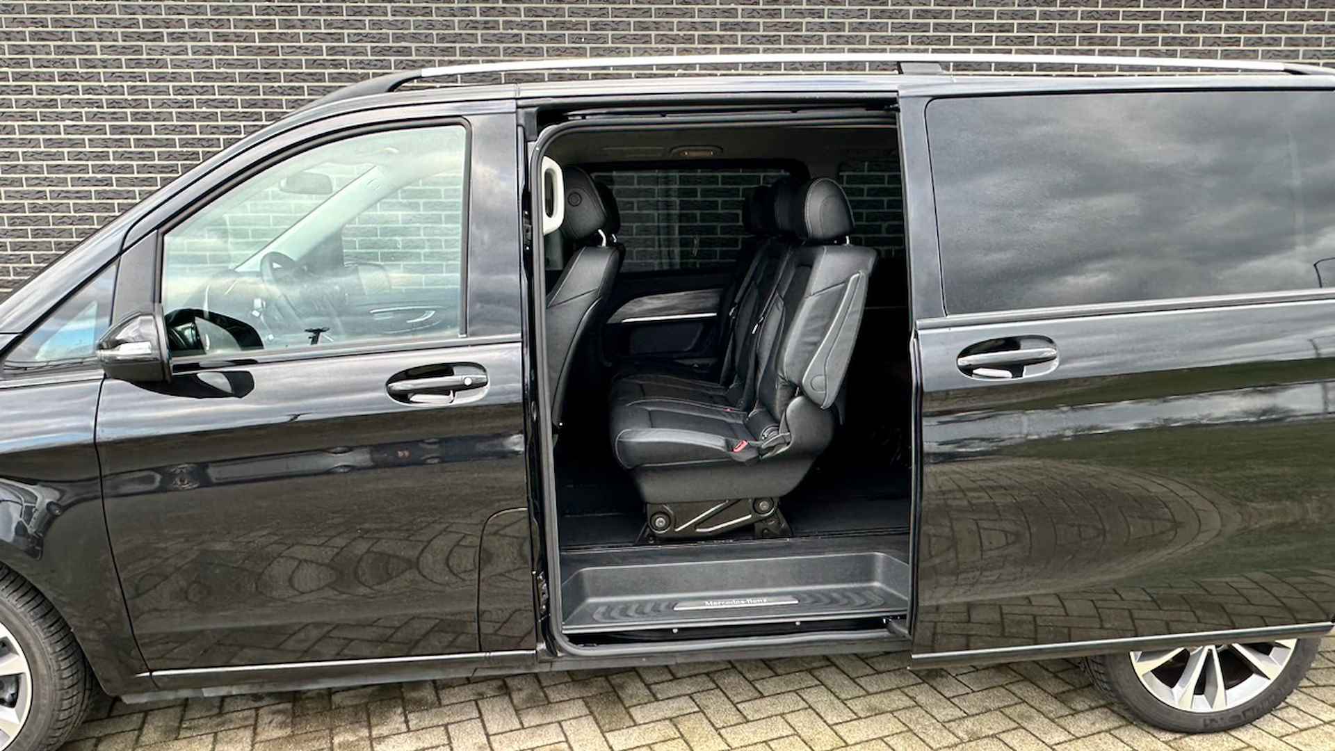 Mercedes-Benz V-Klasse 300d XXL Avantgarde Edition | Adaptive Cruise | 360 camera | Leder - 11/38