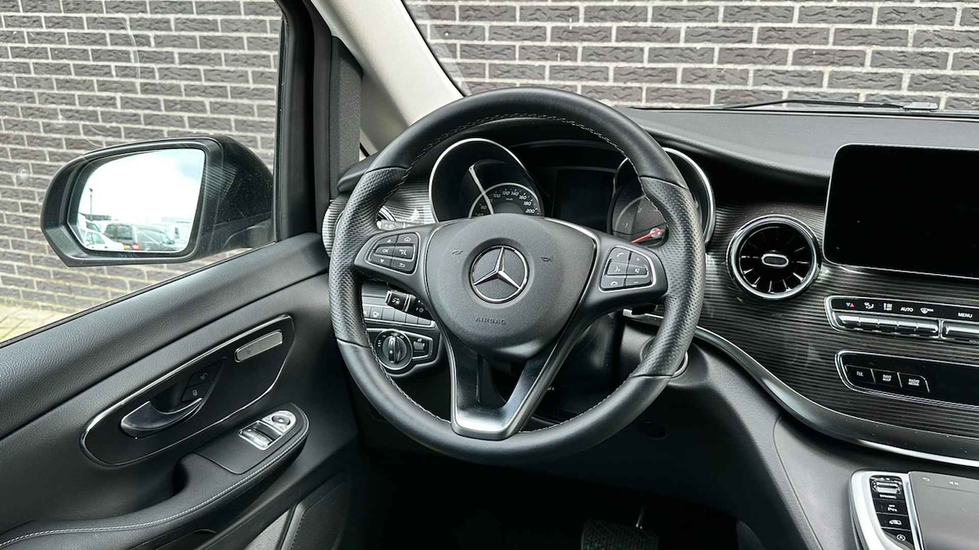 Mercedes-Benz V-Klasse 300d XXL Avantgarde Edition | Adaptive Cruise | 360 camera | Leder - 22/38