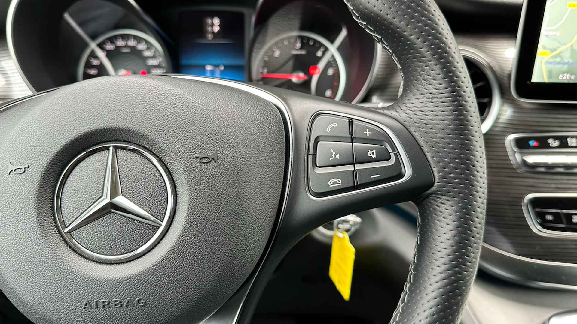 Mercedes-Benz V-Klasse 300d XXL Avantgarde Edition | Adaptive Cruise | 360 camera | Leder - 25/38