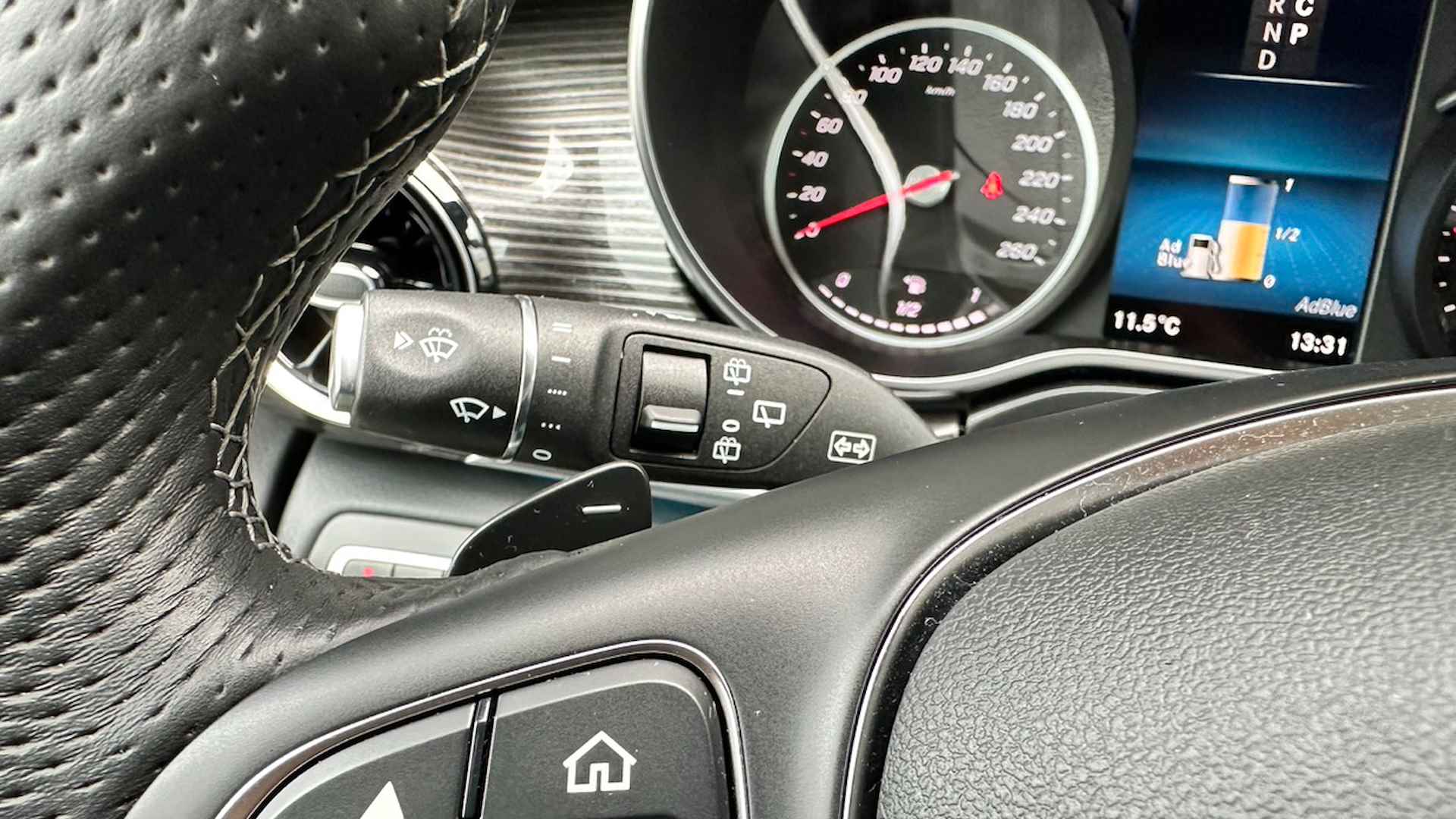Mercedes-Benz V-Klasse 300d XXL Avantgarde Edition | Adaptive Cruise | 360 camera | Leder - 27/38