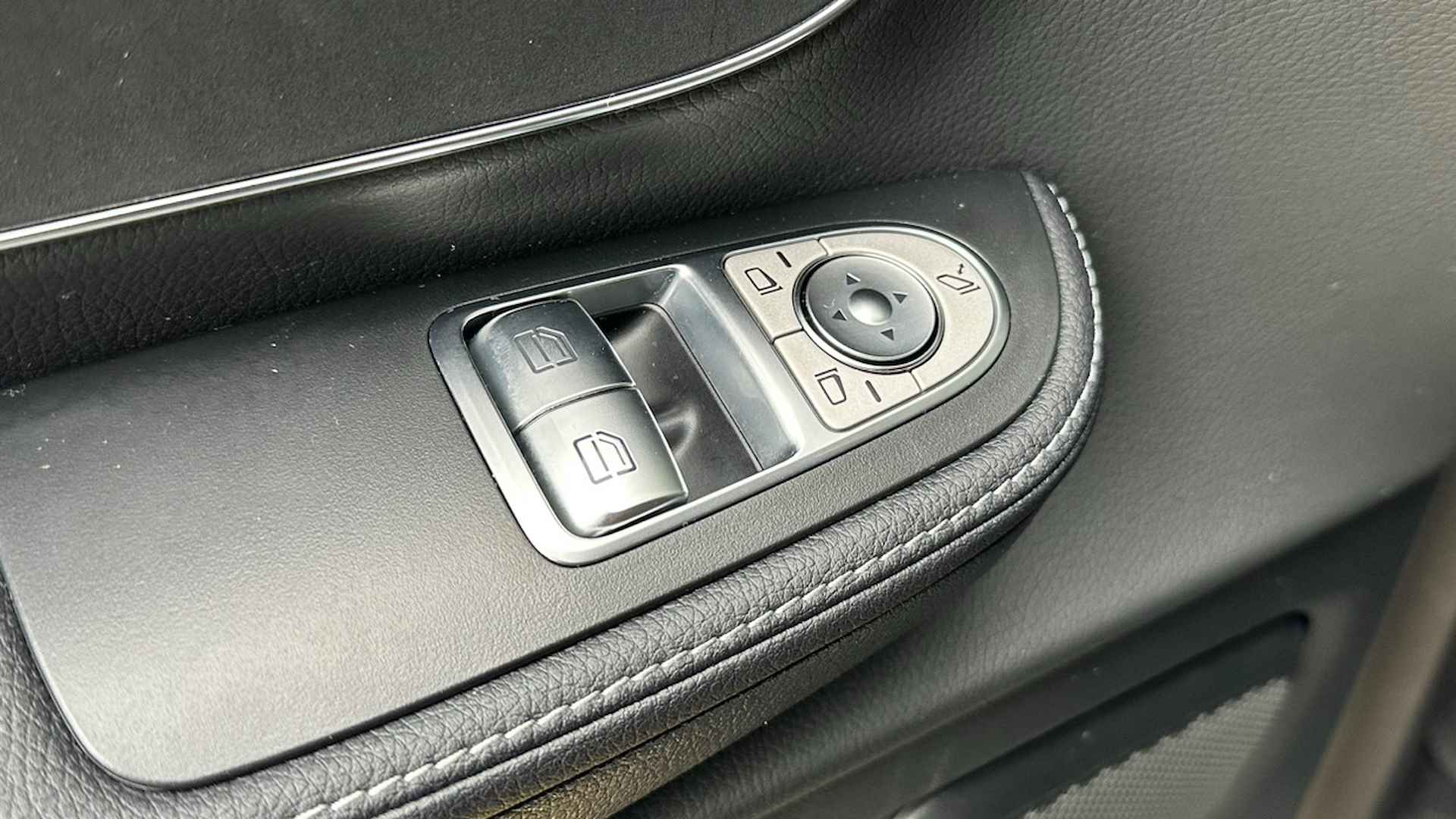 Mercedes-Benz V-Klasse 300d XXL Avantgarde Edition | Adaptive Cruise | 360 camera | Leder - 31/38