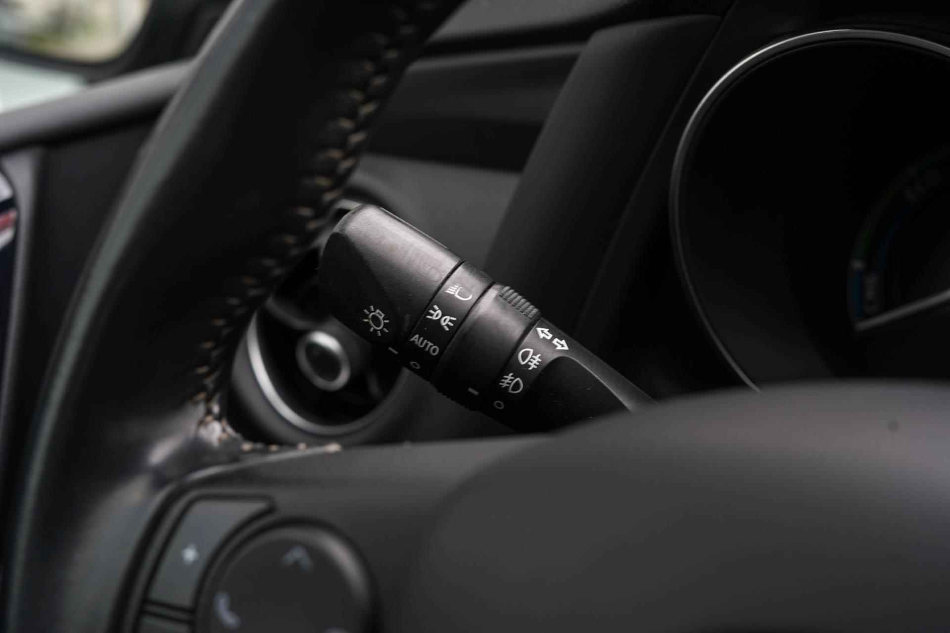 Toyota Auris 1.8 Hybrid Business Camera Parkpilot - 10/40