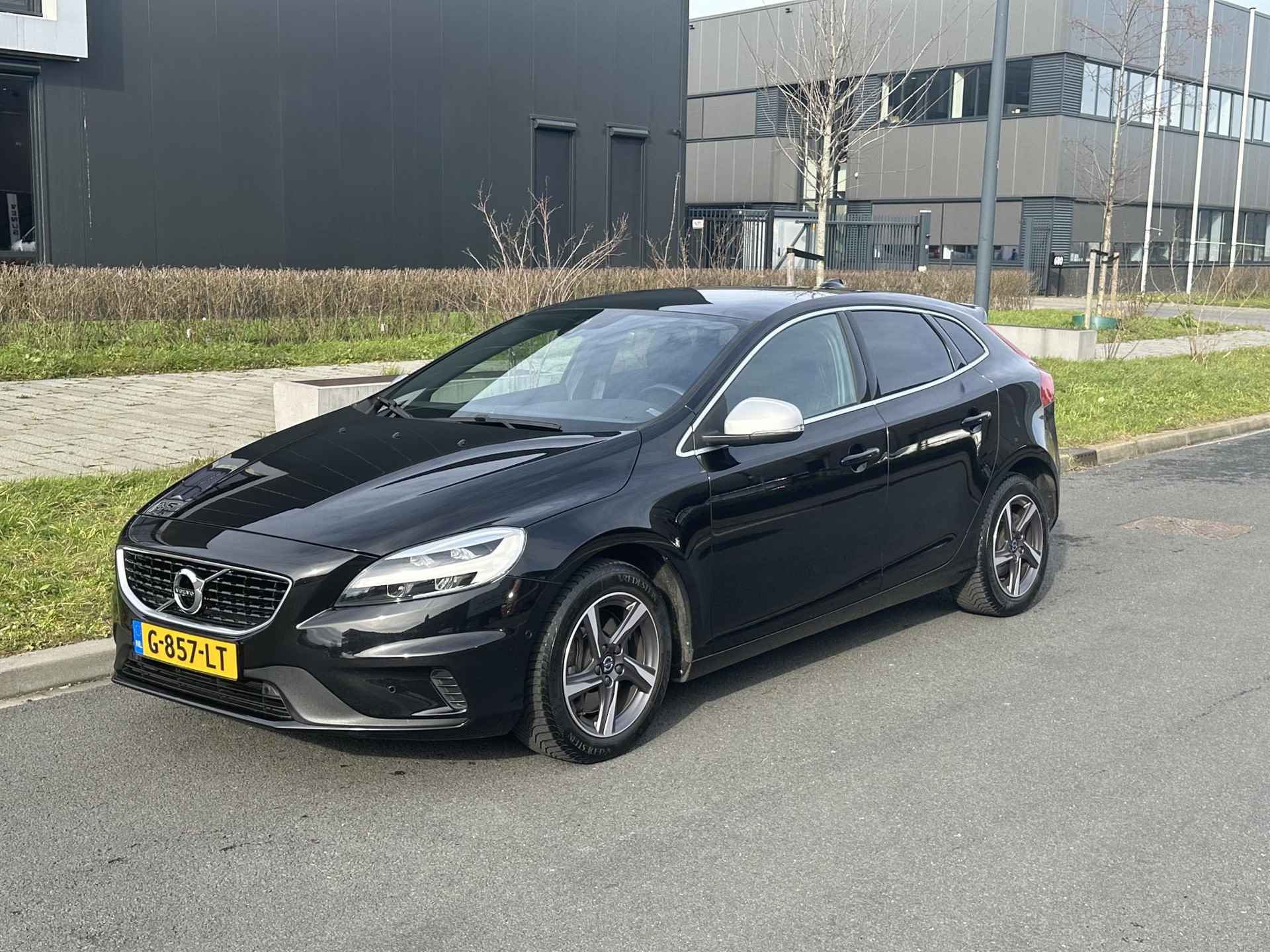 Volvo V40 1.5 T3 Polar+ Sport R Design - 6/22