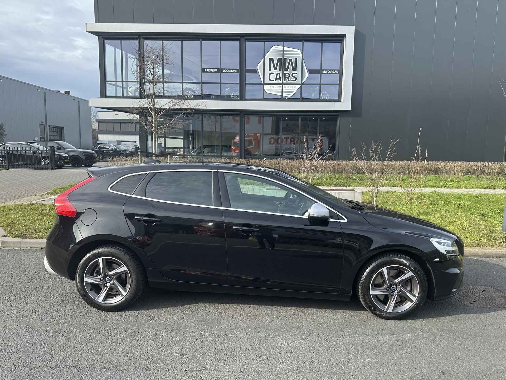 Volvo V40 1.5 T3 Polar+ Sport R Design - 2/22