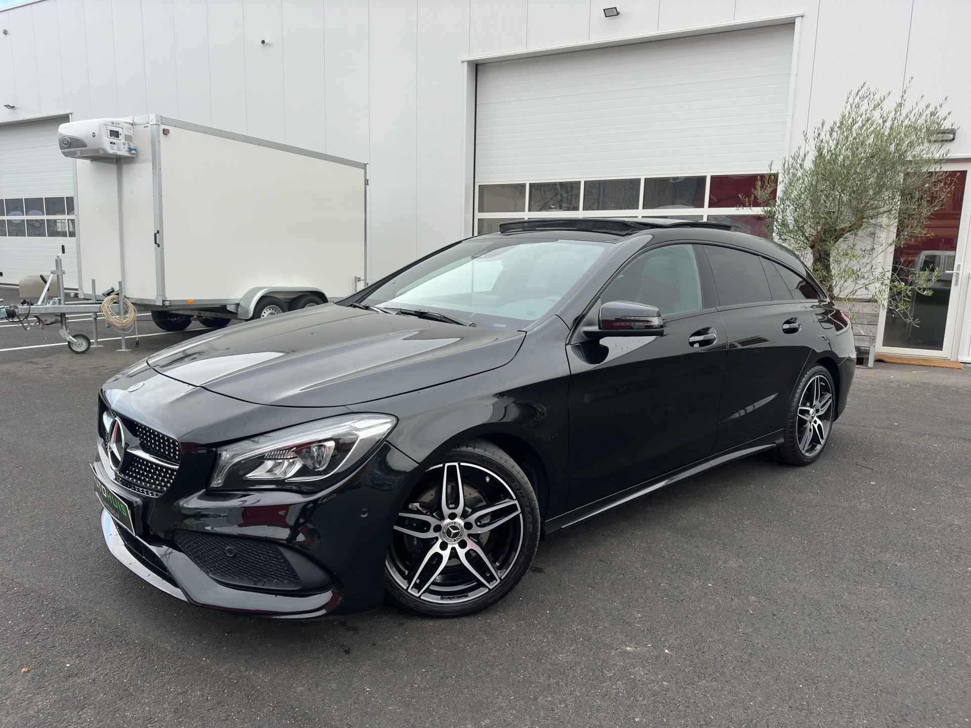 Mercedes-Benz CLA-klasse Shooting Brake 200 Business Solution AMG Pakket Panoramadak Navi Keyless go Stoelverwarming - 3/26