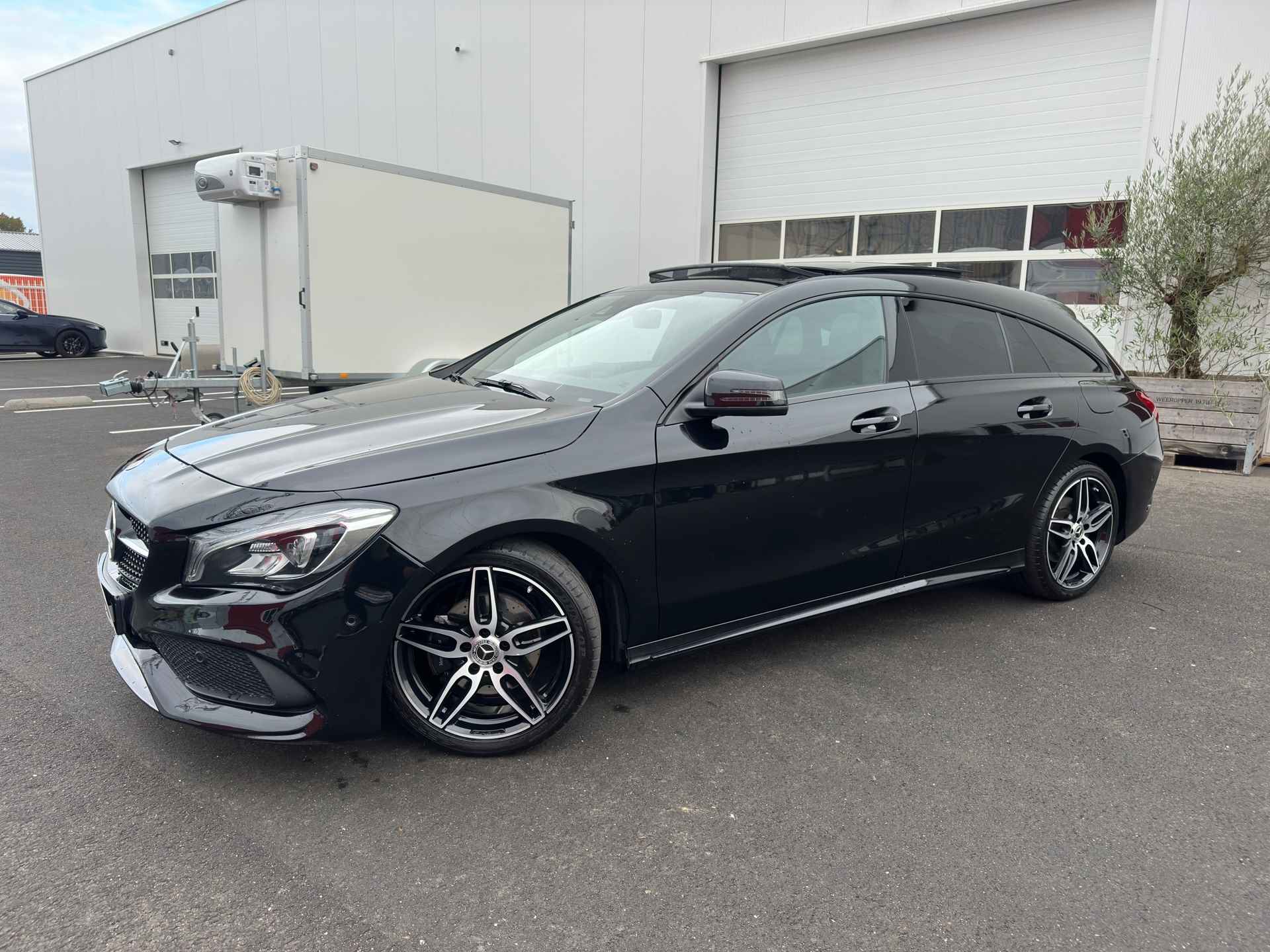 Mercedes-Benz CLA-klasse Shooting Brake 200 Business Solution AMG Pakket Panoramadak Navi Keyless go Stoelverwarming - 4/26