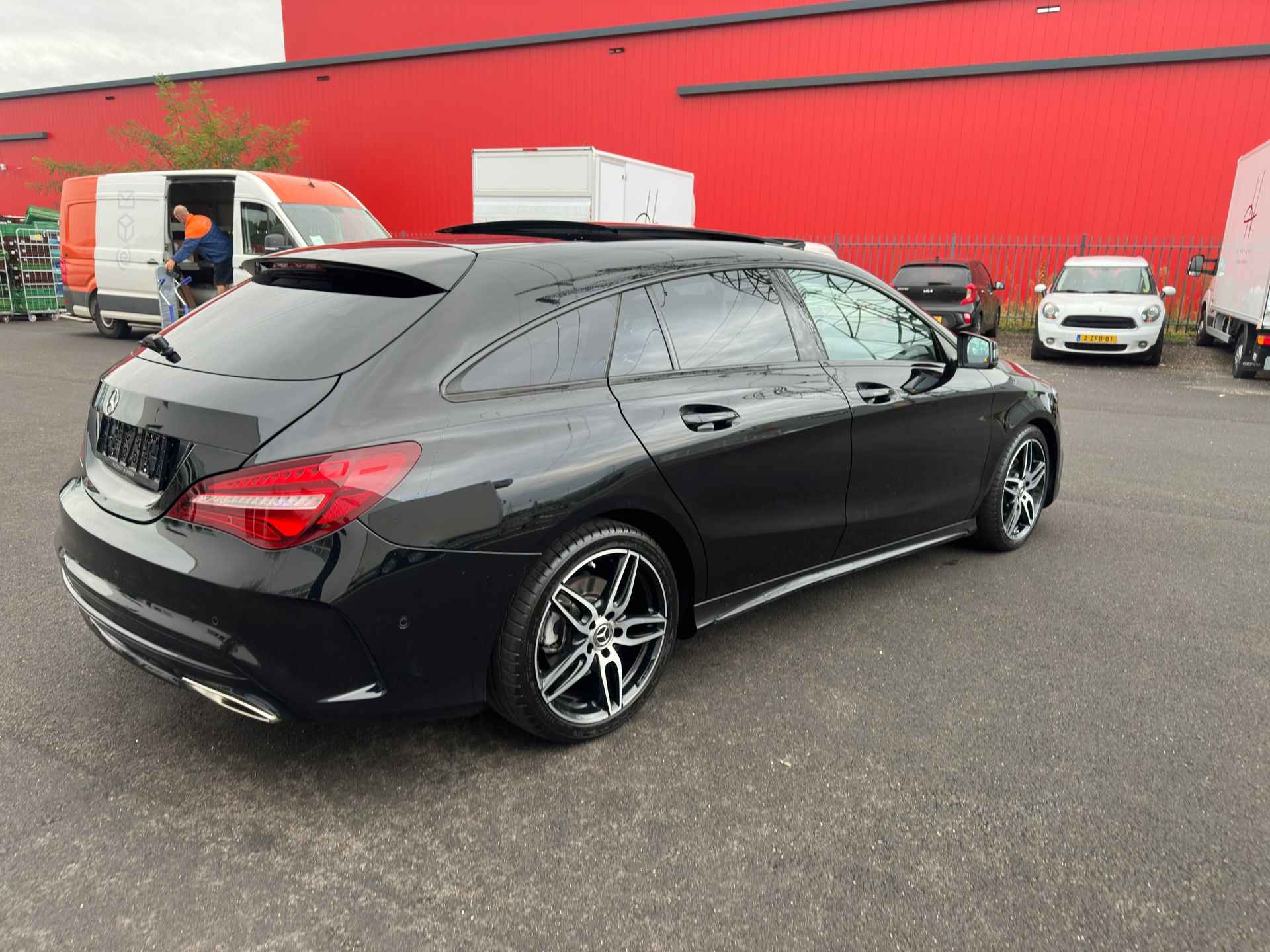 Mercedes-Benz CLA-klasse Shooting Brake 200 Business Solution AMG Pakket Panoramadak Navi Keyless go Stoelverwarming - 8/26