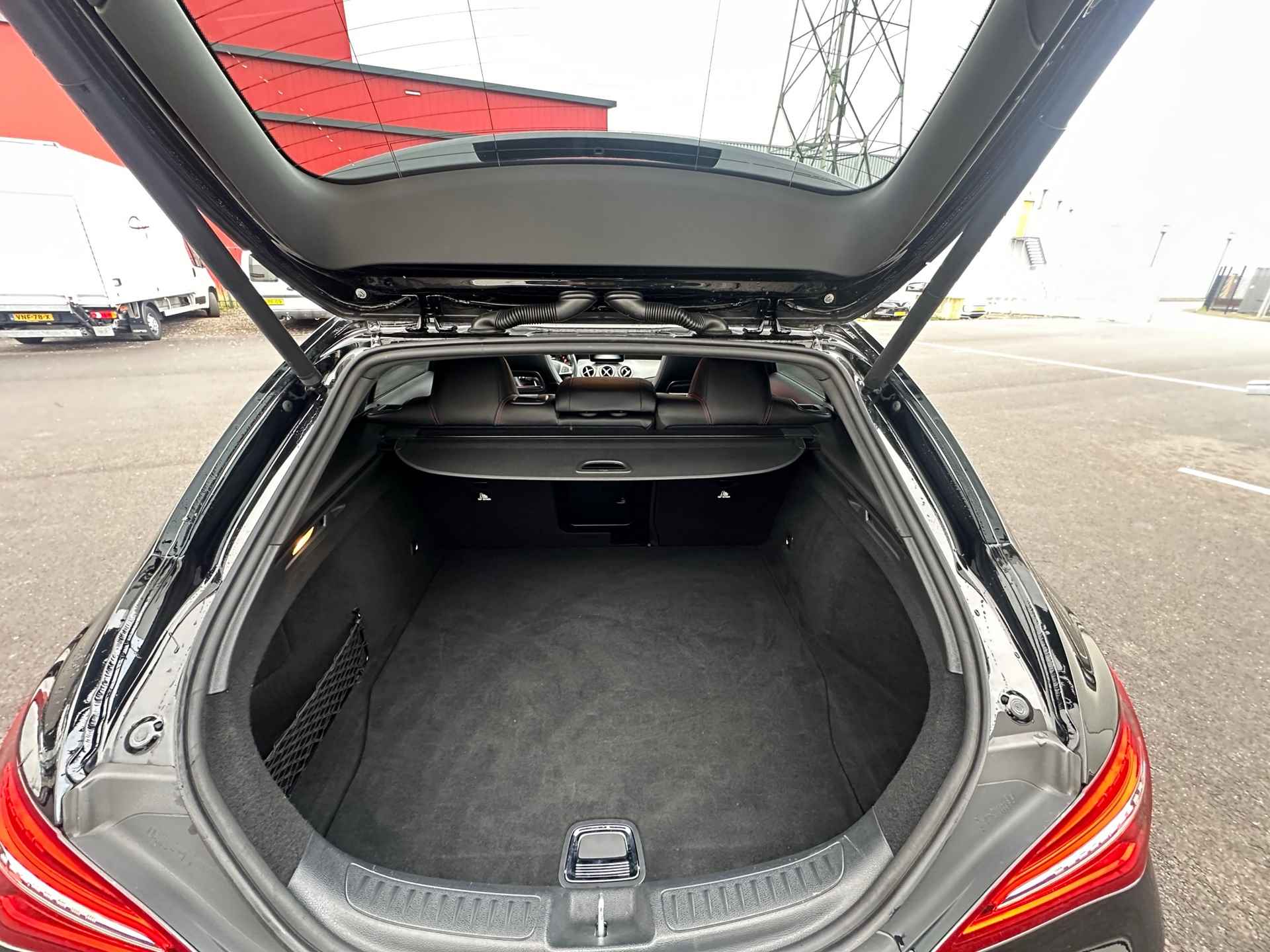 Mercedes-Benz CLA-klasse Shooting Brake 200 Business Solution AMG Pakket Panoramadak Navi Keyless go Stoelverwarming - 16/26