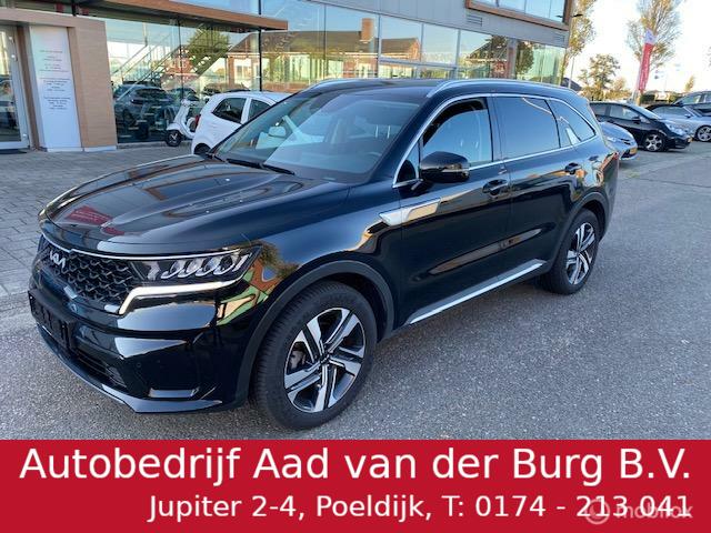 Sorento 1.6T 267pk PHEV Hybrid 7 Pers. 4WD Automaat Edition , 55 km volledig elektrisch rijden hierna hybride aandrijving. Trekhaak , Navi , Apple Carplay - Android Auto , Parkeerhulp Voor& Achter . Stoel & Stuur verwarming, 7 jaar Fabriek garantie