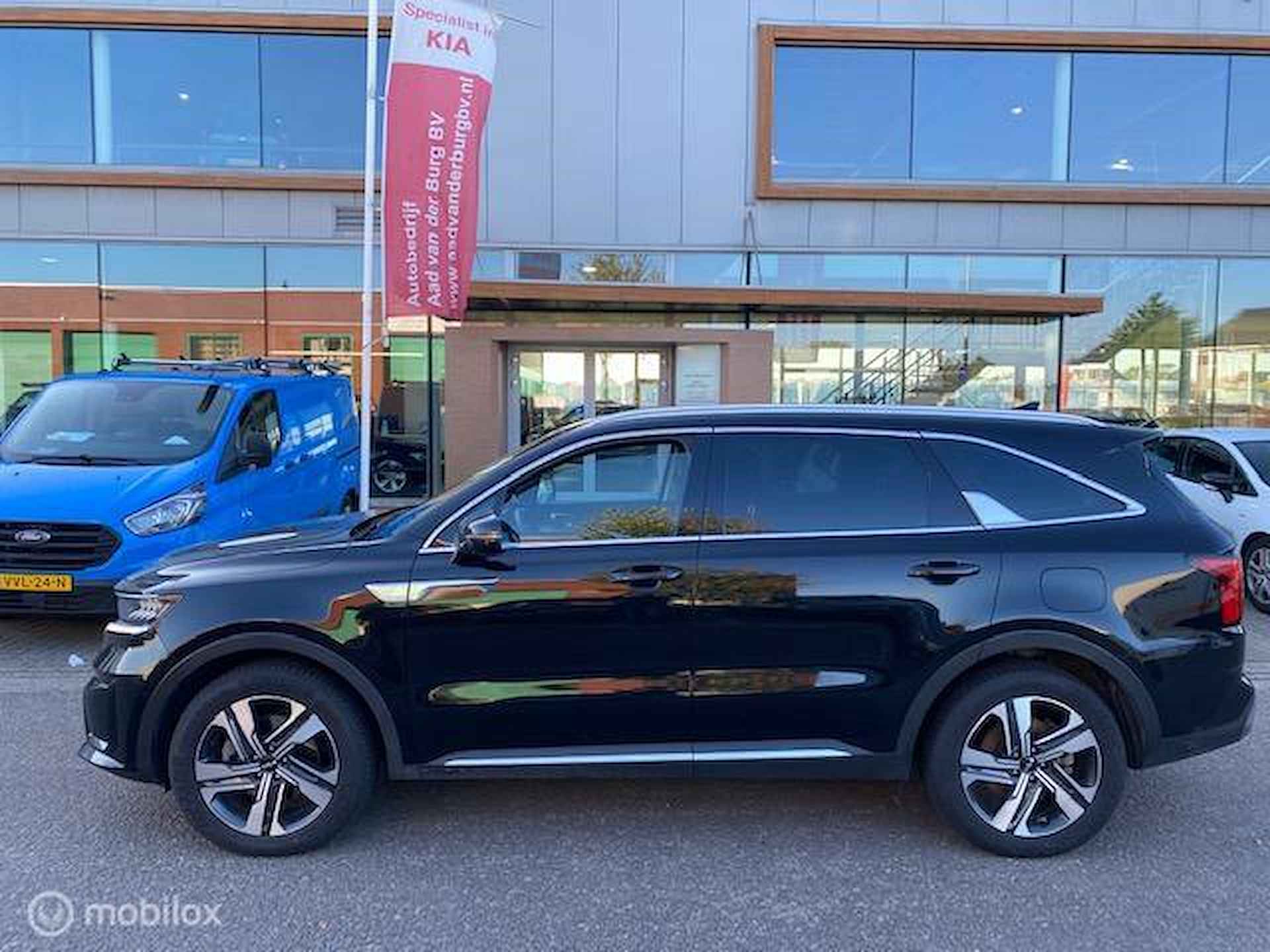 Sorento 1.6T 267pk PHEV Hybrid 7 Pers. 4WD Automaat Edition , 55 km volledig elektrisch rijden hierna hybride aandrijving. Trekhaak , Navi , Apple Carplay - Android Auto , Parkeerhulp Voor& Achter . Stoel & Stuur verwarming, 7 jaar Fabriek garantie - 2/26