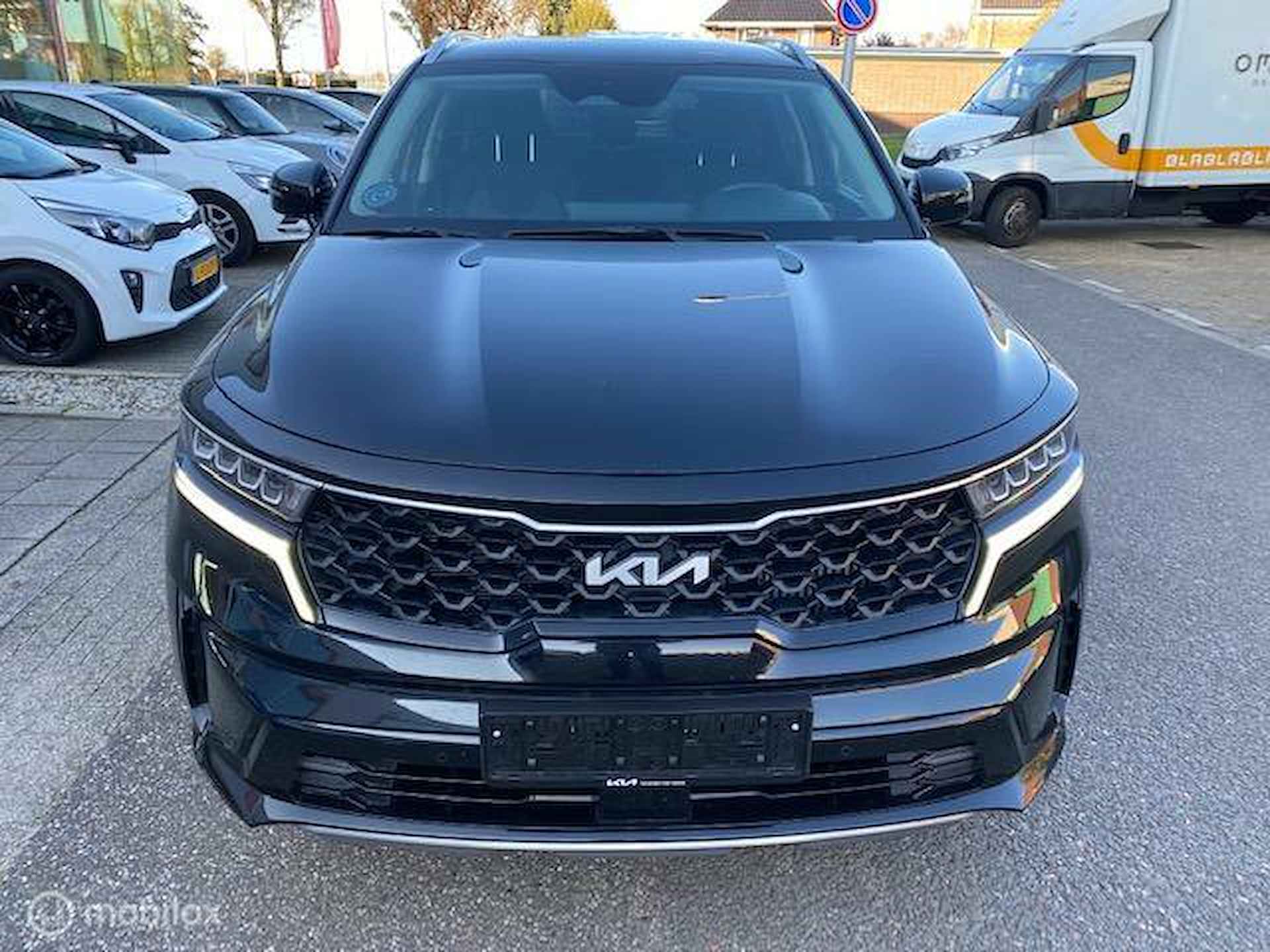 Sorento 1.6T 267pk PHEV Hybrid 7 Pers. 4WD Automaat Edition , 55 km volledig elektrisch rijden hierna hybride aandrijving. Trekhaak , Navi , Apple Carplay - Android Auto , Parkeerhulp Voor& Achter . Stoel & Stuur verwarming, 7 jaar Fabriek garantie - 7/26