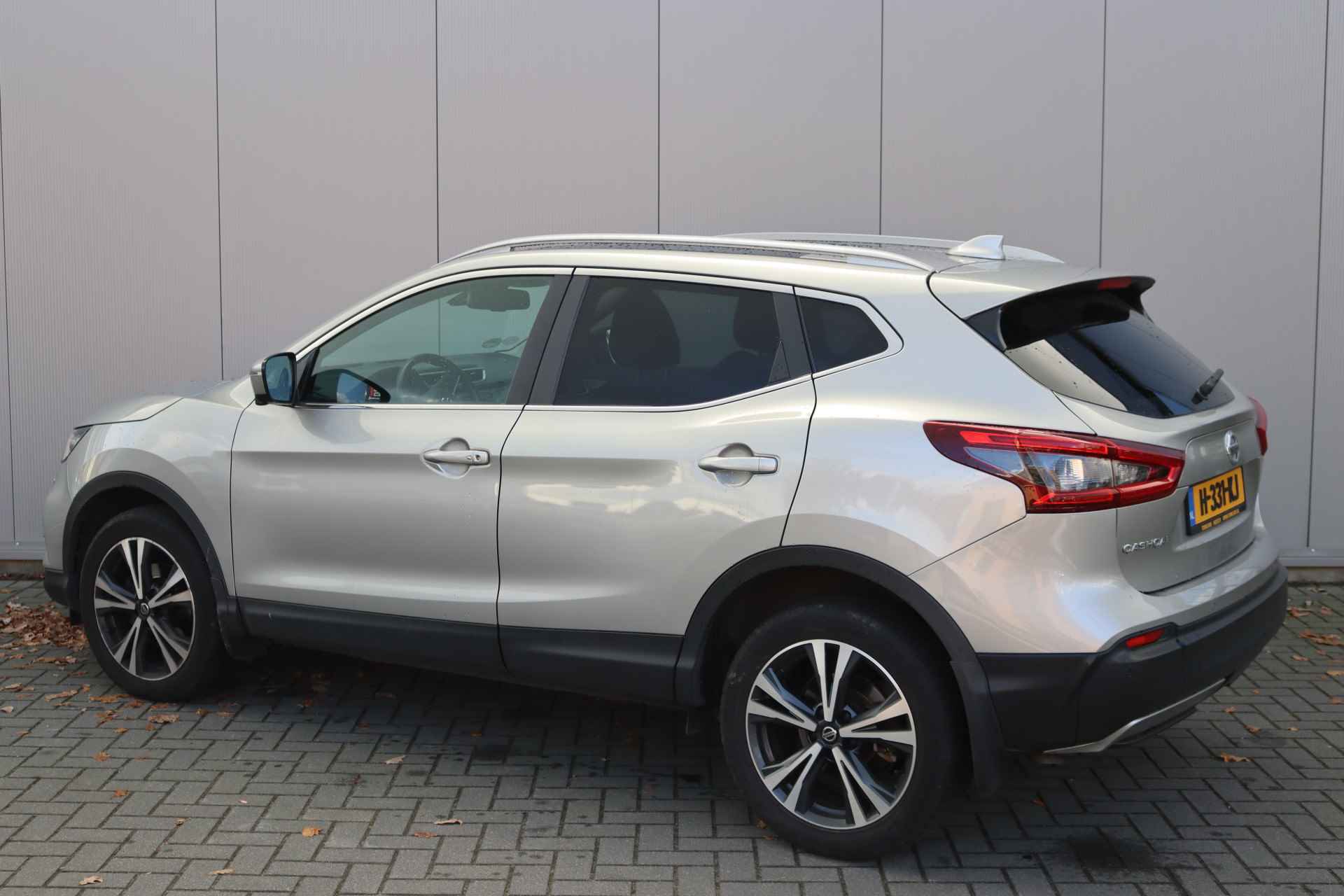 Nissan QASHQAI 1.3 DIG-T 140PK N-Connecta Navigatie/Pano-dak/Camera/Parkeerhulp/Stoelverwarming - 3/30