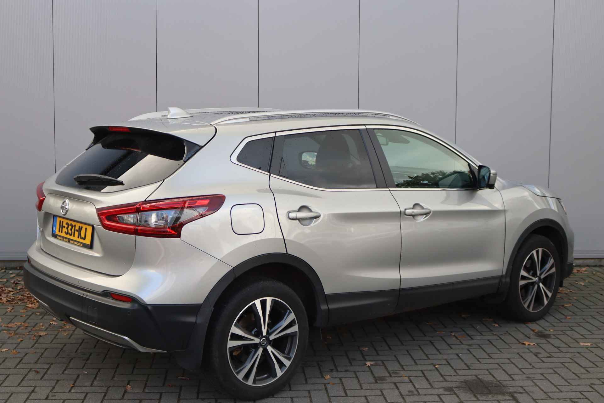 Nissan QASHQAI 1.3 DIG-T 140PK N-Connecta Navigatie/Pano-dak/Camera/Parkeerhulp/Stoelverwarming - 4/30